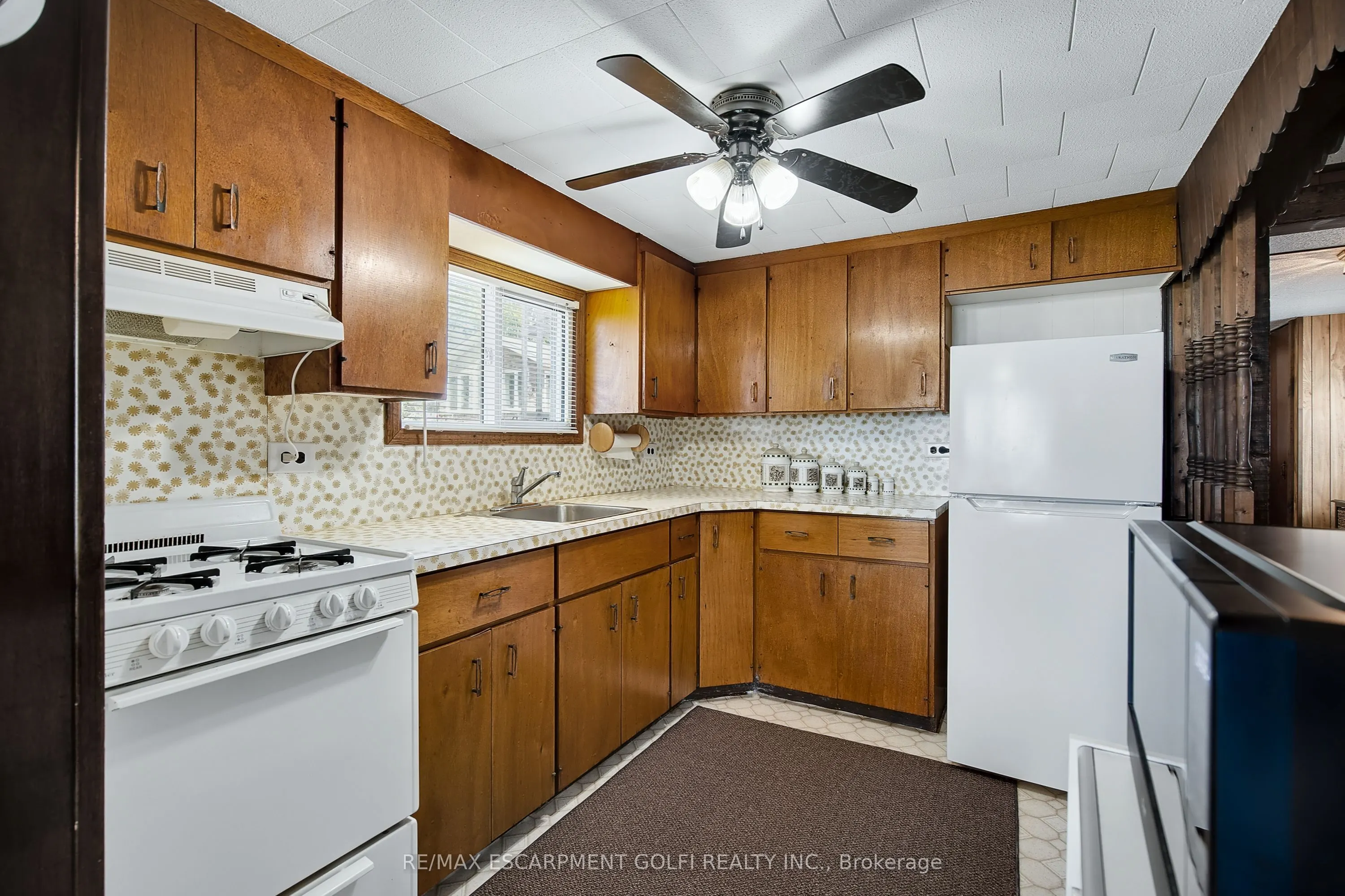 3058 Lakeshore Road