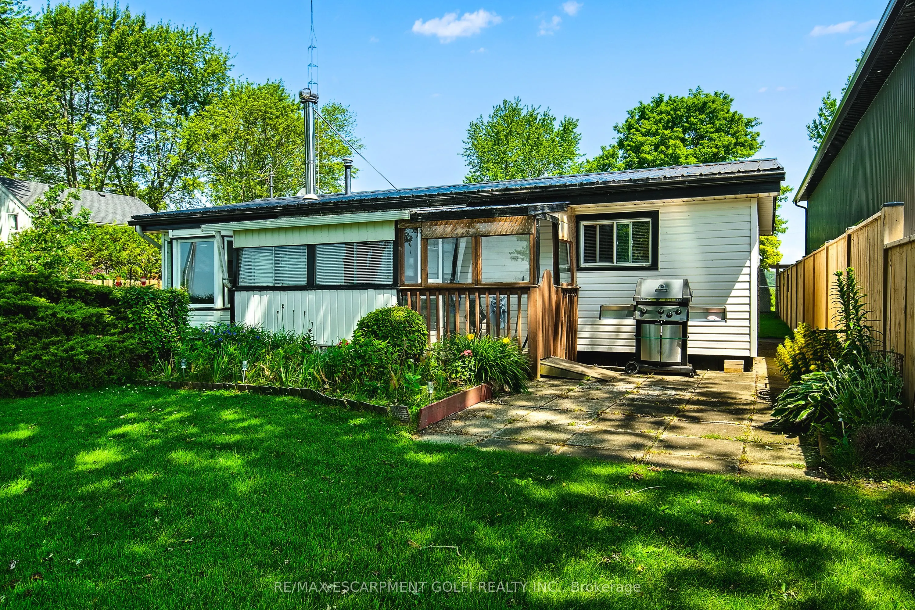3058 Lakeshore Road