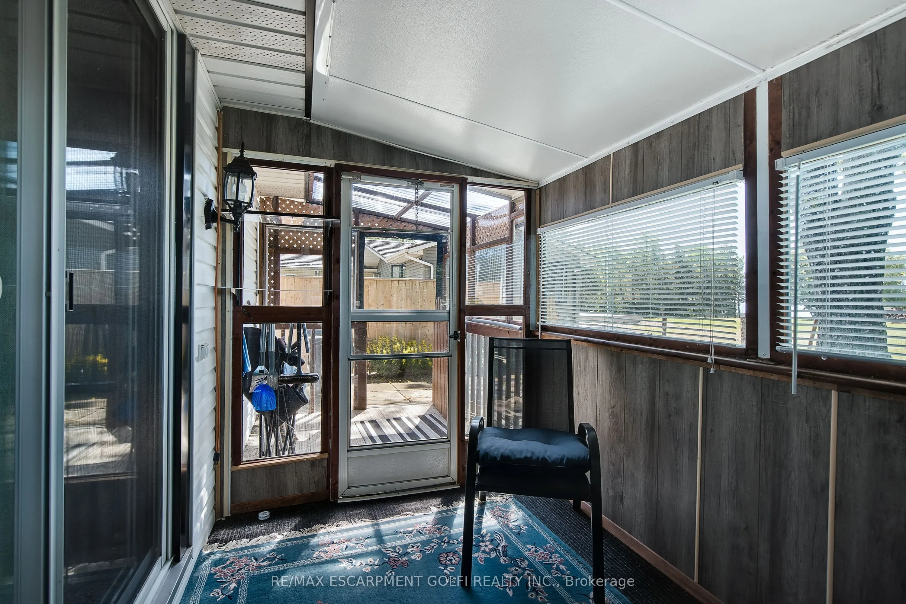 3058 Lakeshore Road
