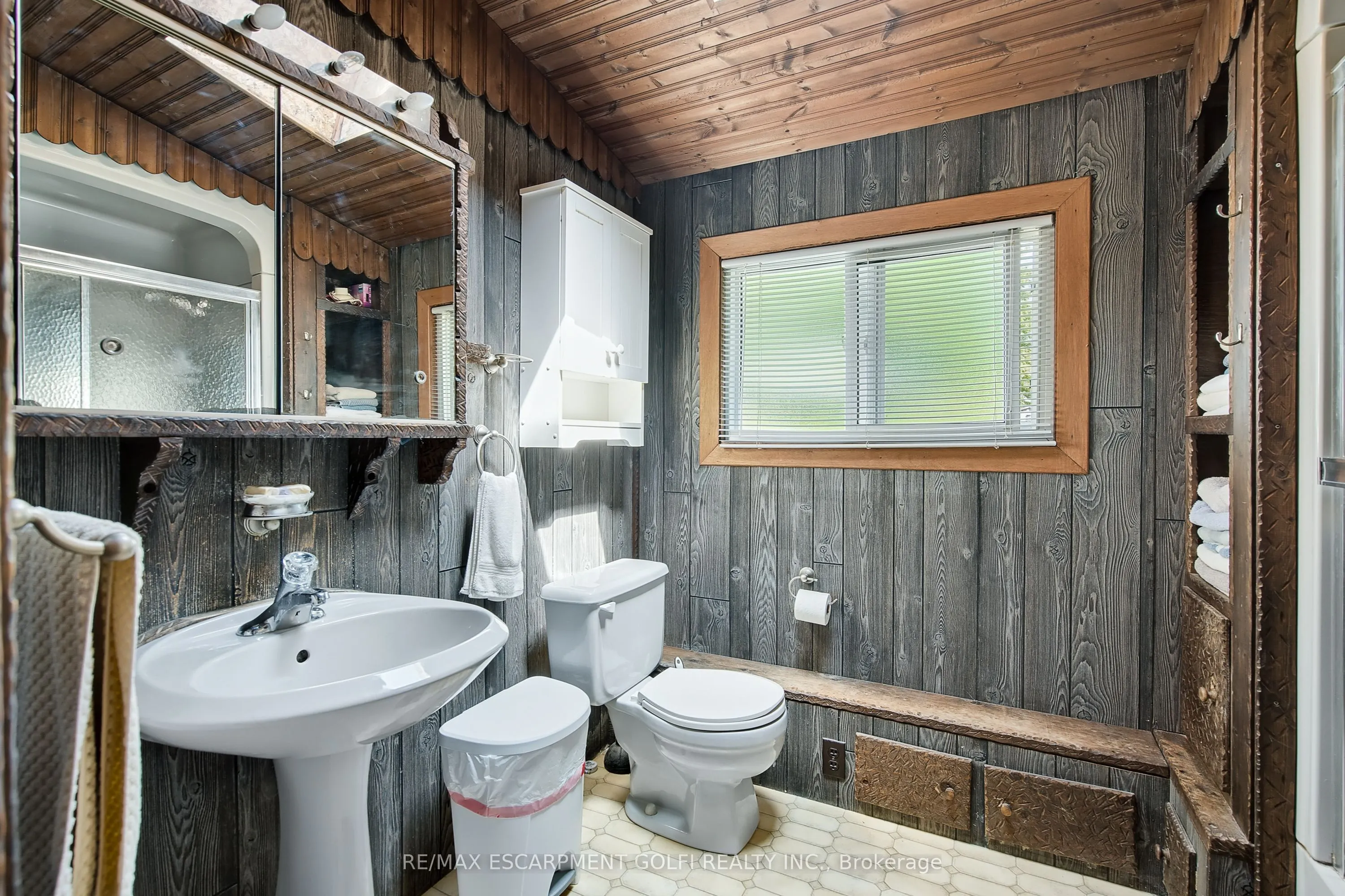3058 Lakeshore Road