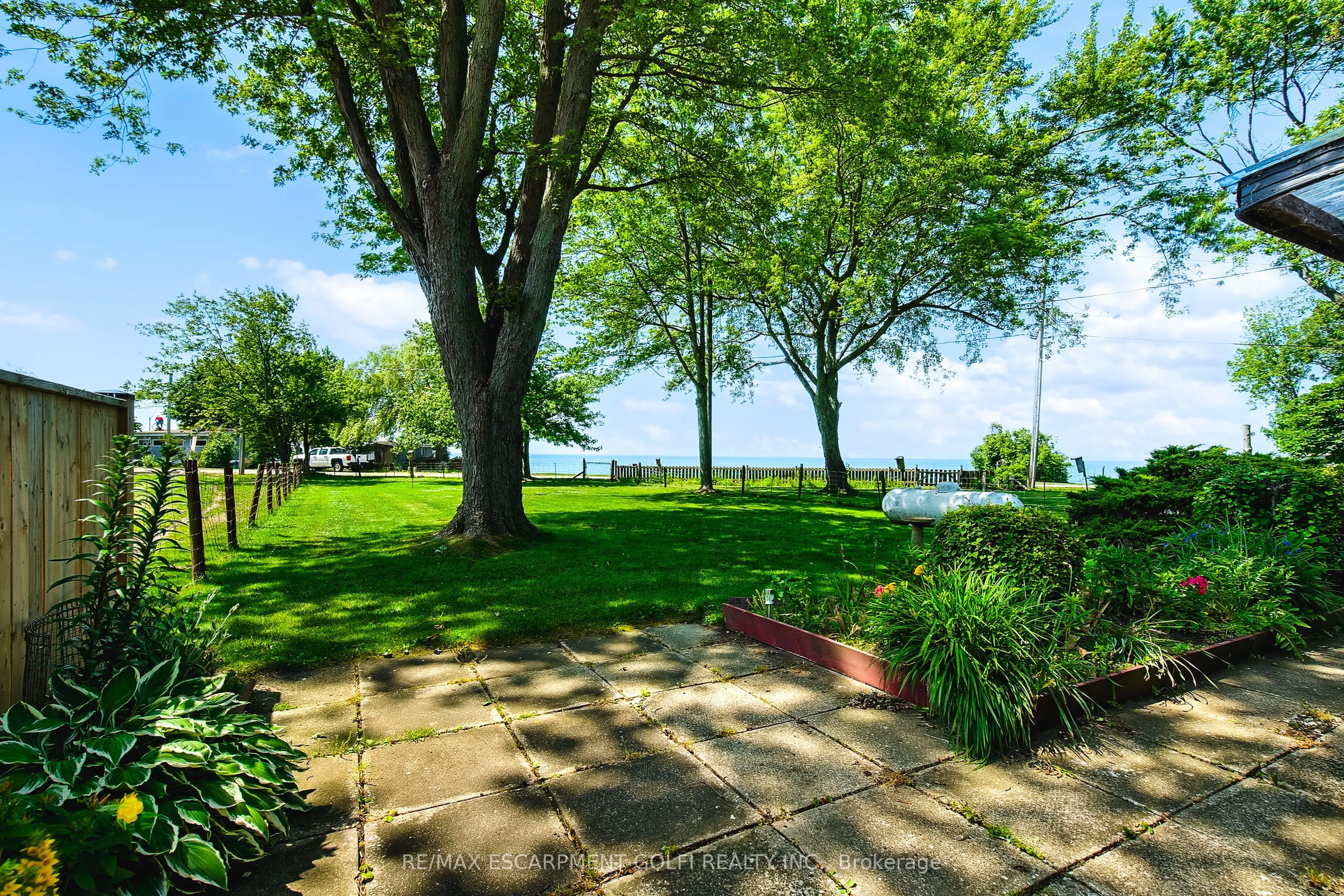 3058 Lakeshore Road