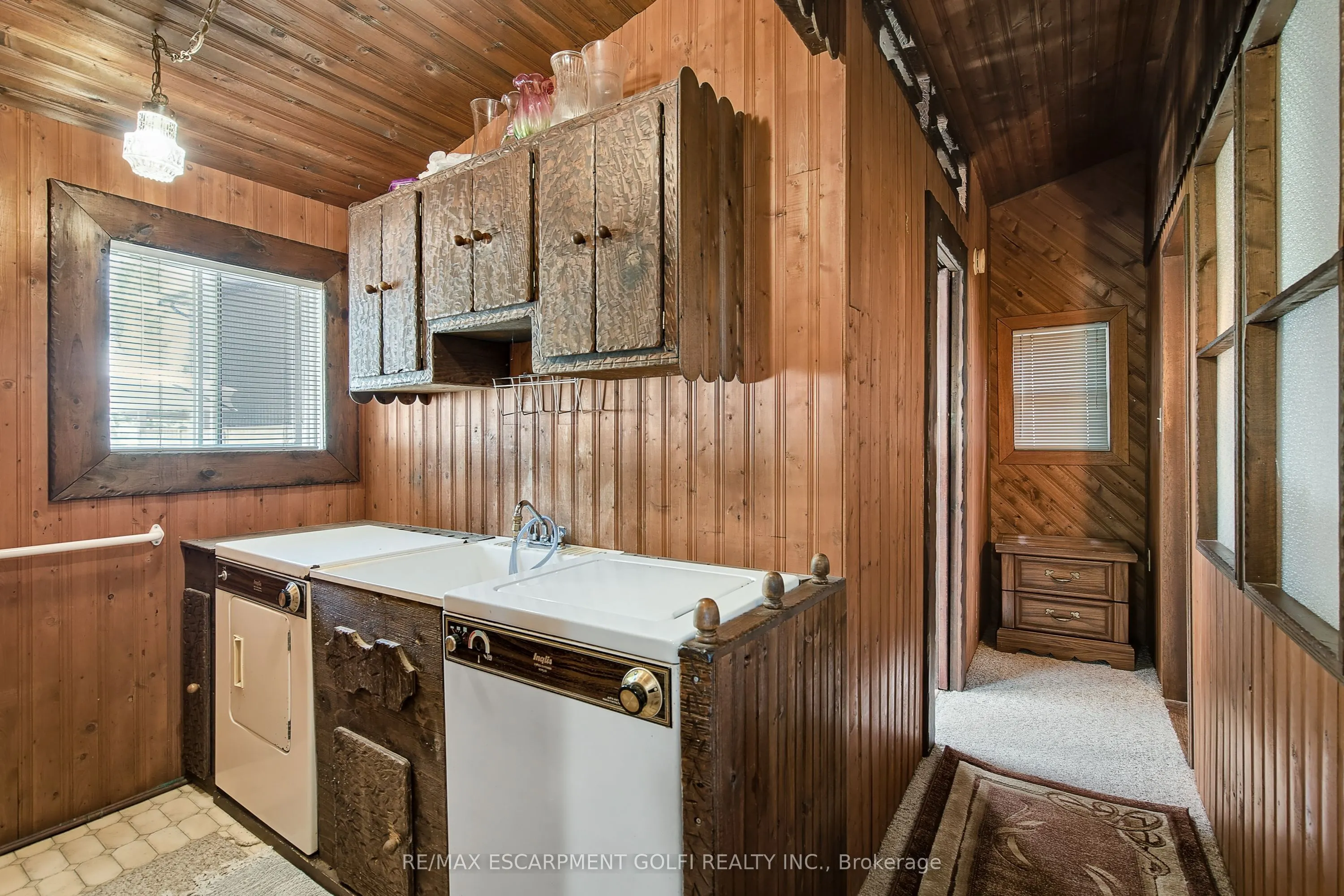 3058 Lakeshore Road