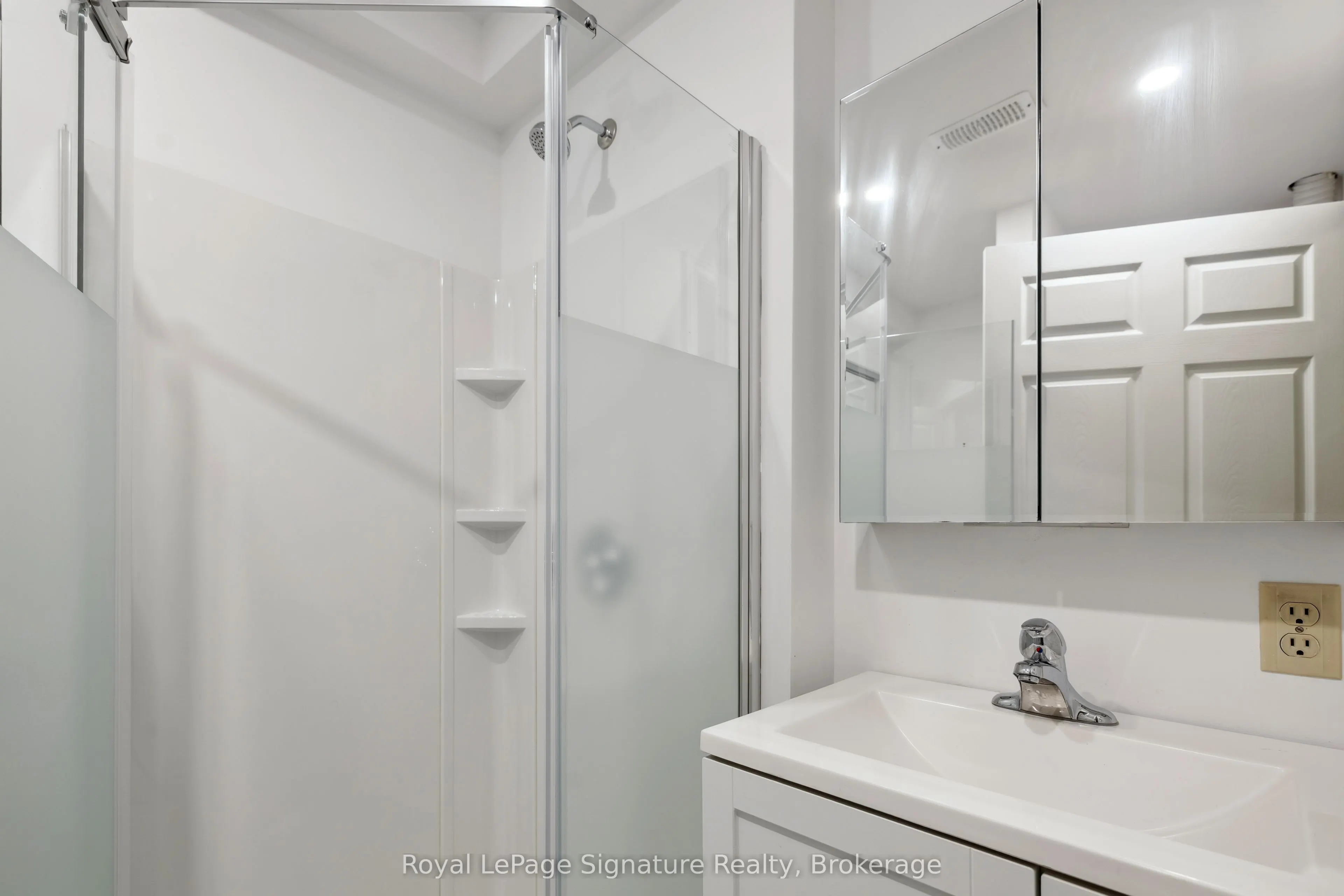 63 BAY Street W, #3