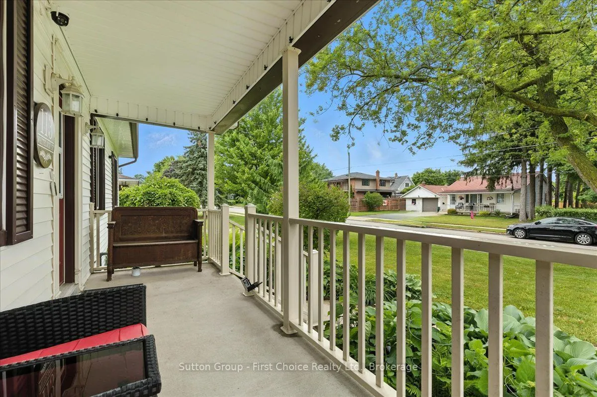 113 Whitelock Street S
