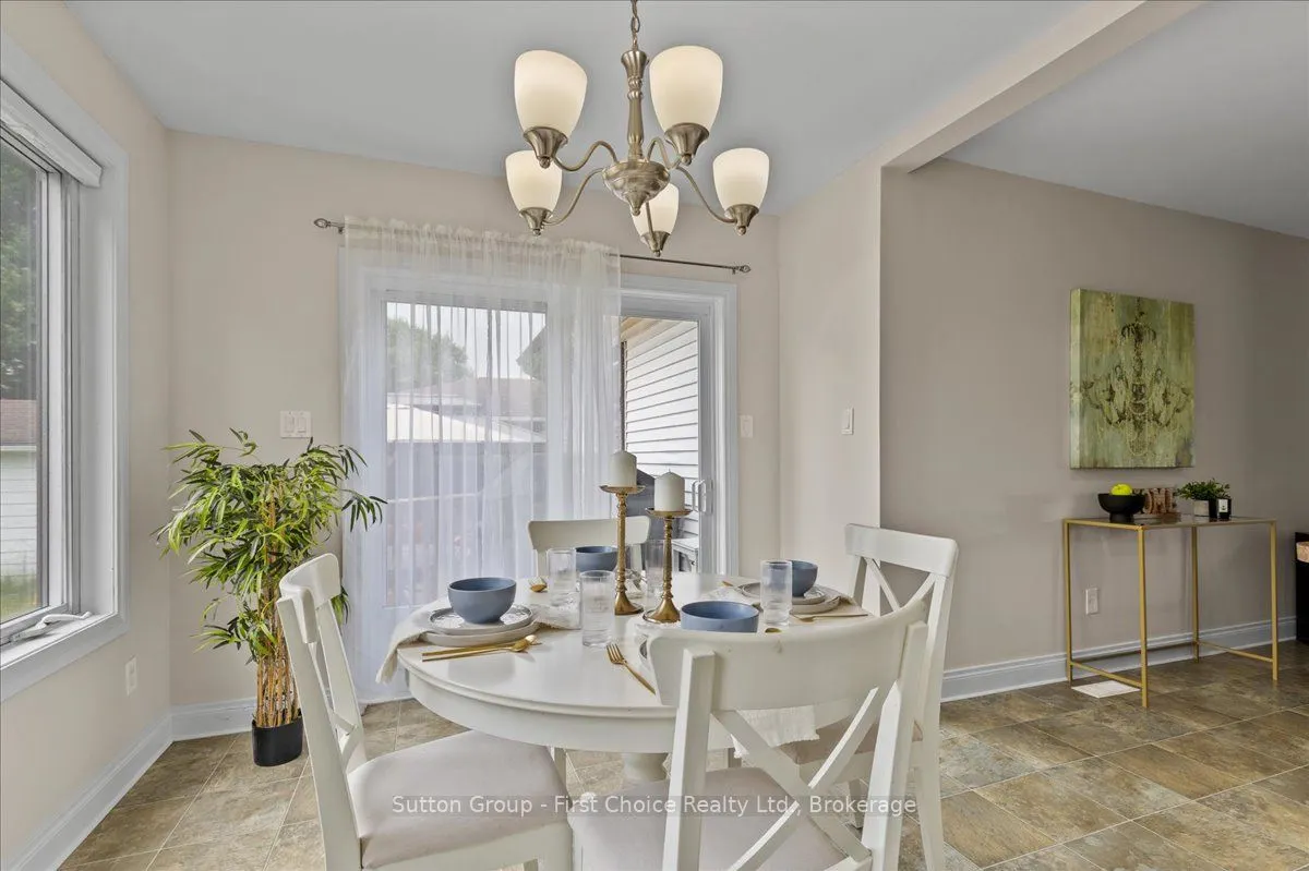 113 Whitelock Street S