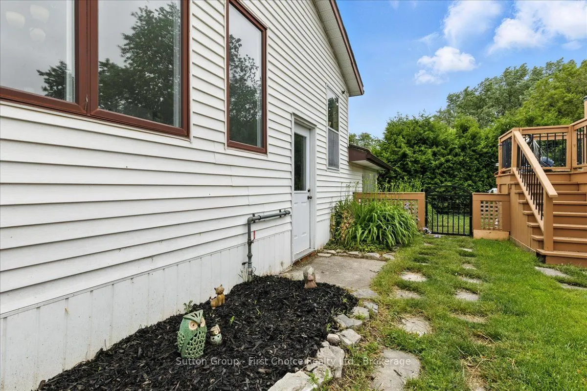113 Whitelock Street S