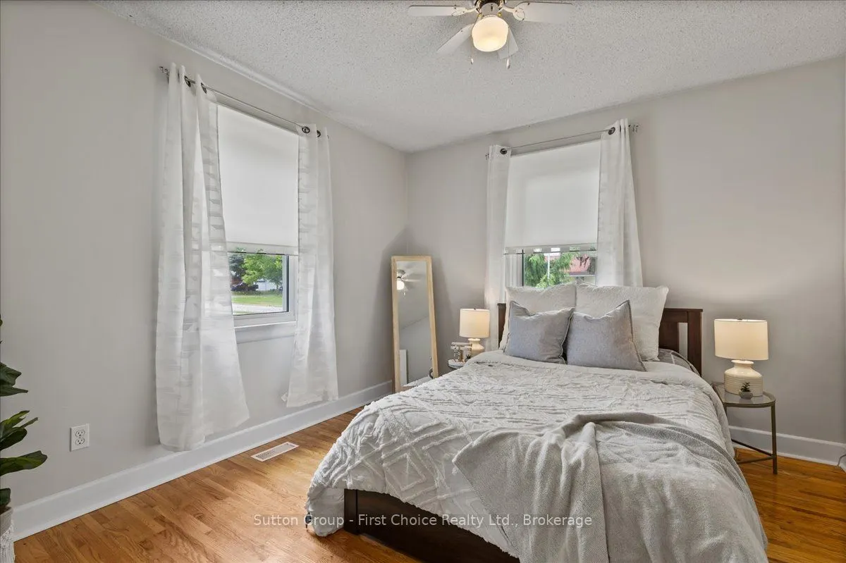 113 Whitelock Street S