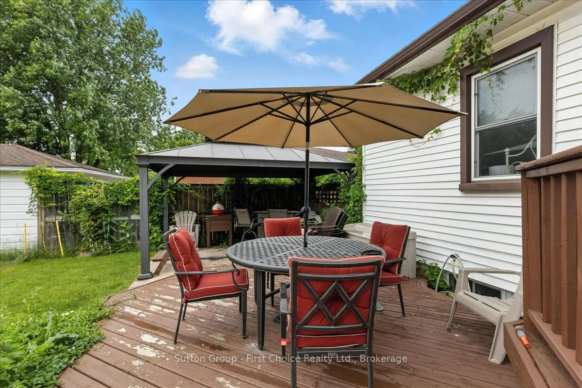113 Whitelock Street S