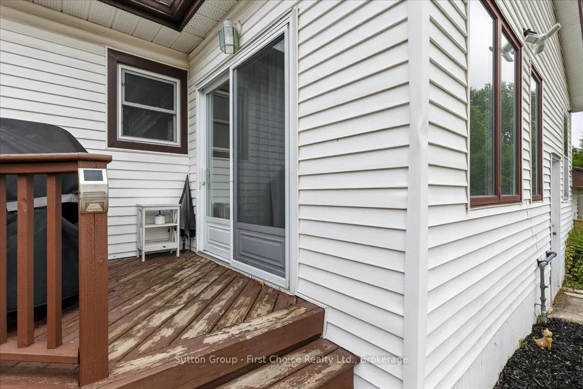 113 Whitelock Street S