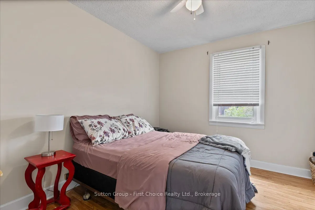 113 Whitelock Street S
