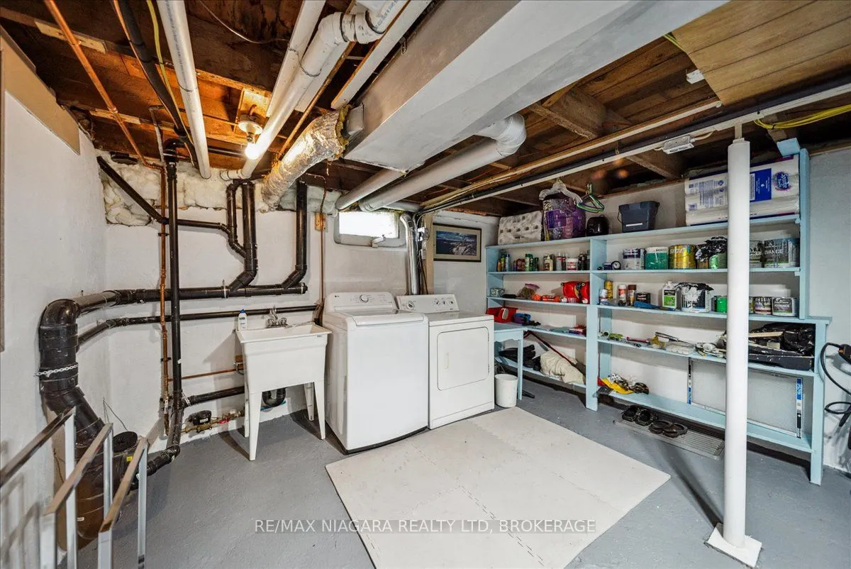 56 Oakridge Crescent