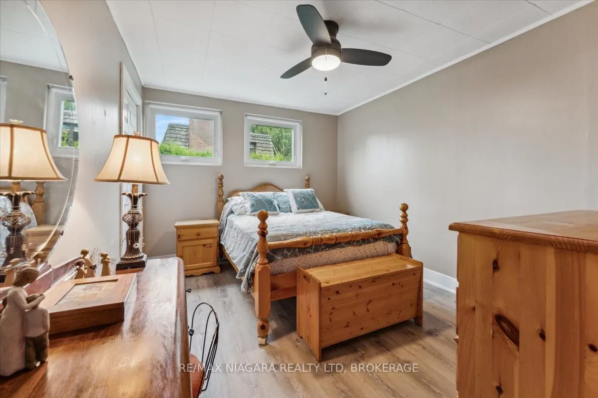 56 Oakridge Crescent