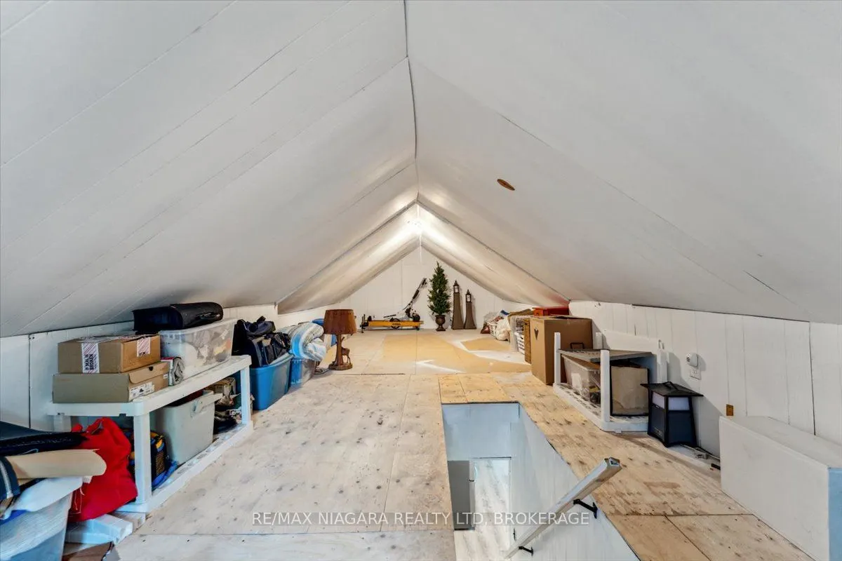 56 Oakridge Crescent