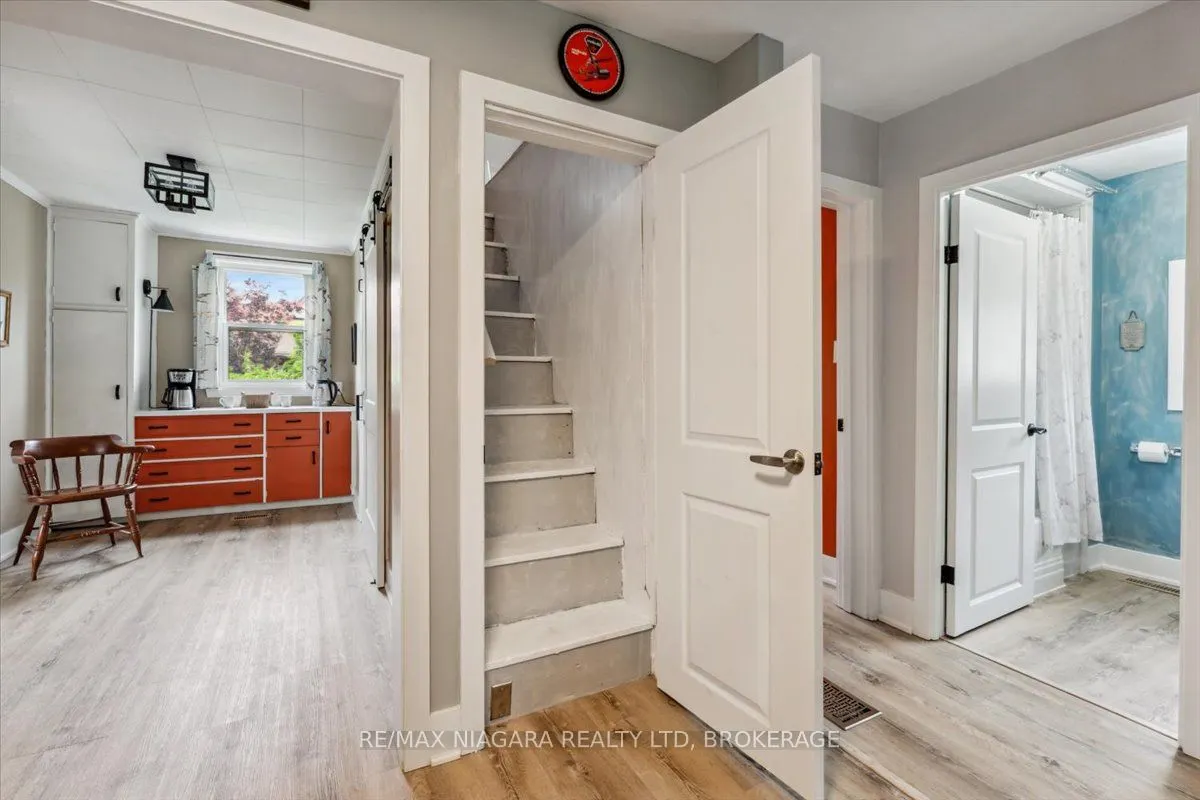 56 Oakridge Crescent