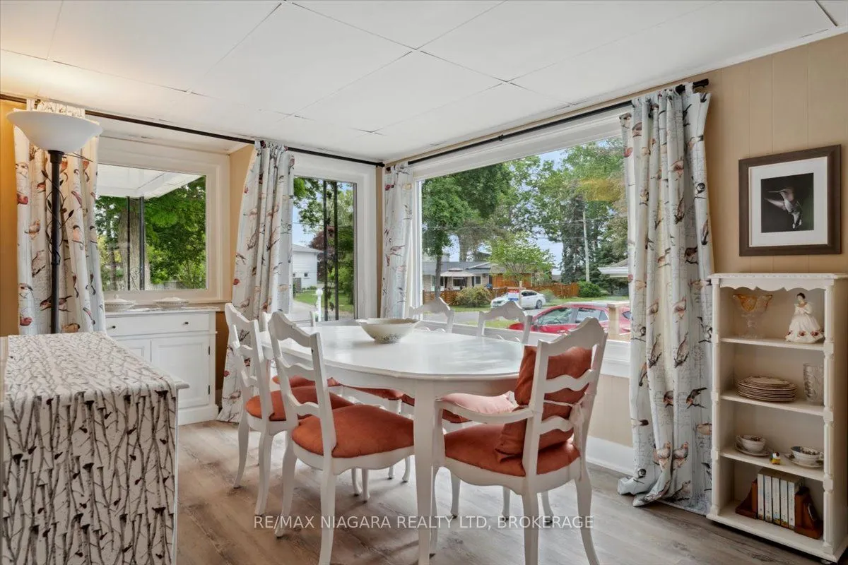 56 Oakridge Crescent