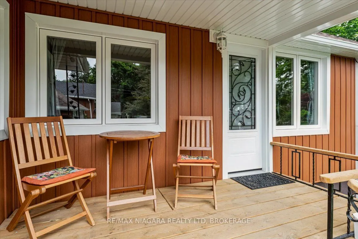 56 Oakridge Crescent