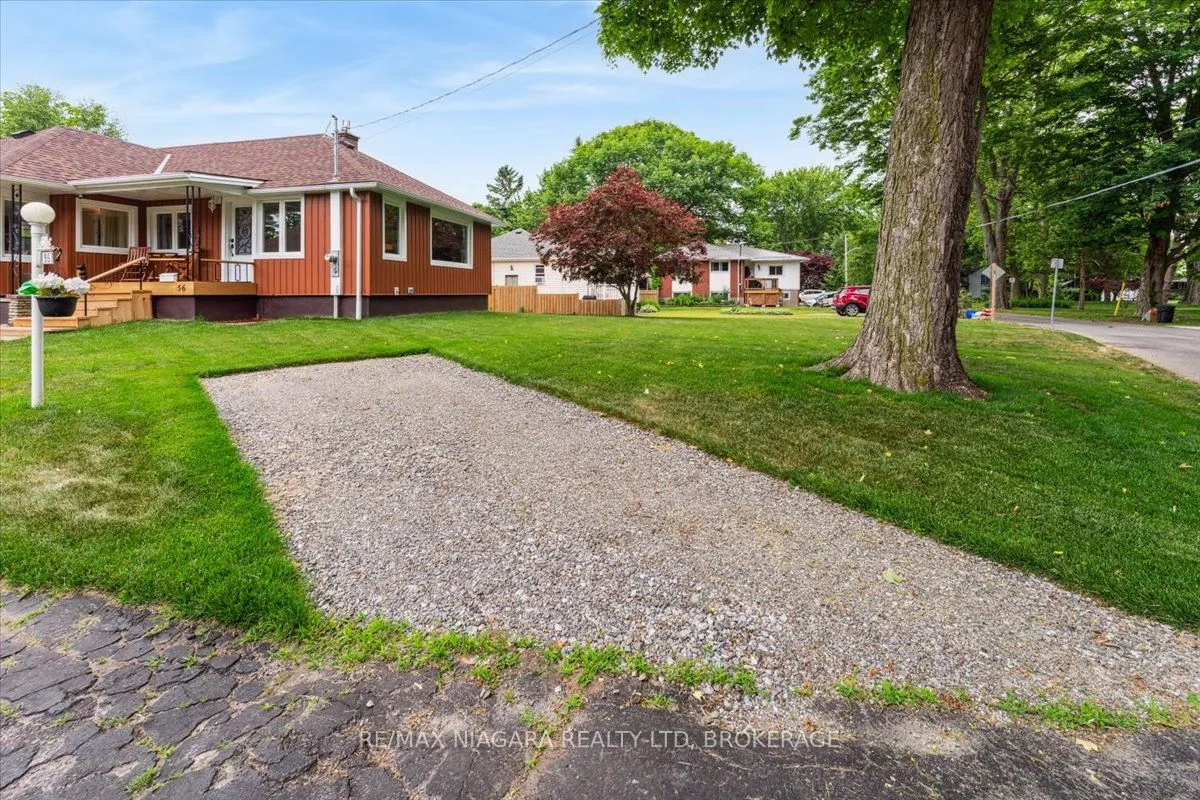 56 Oakridge Crescent