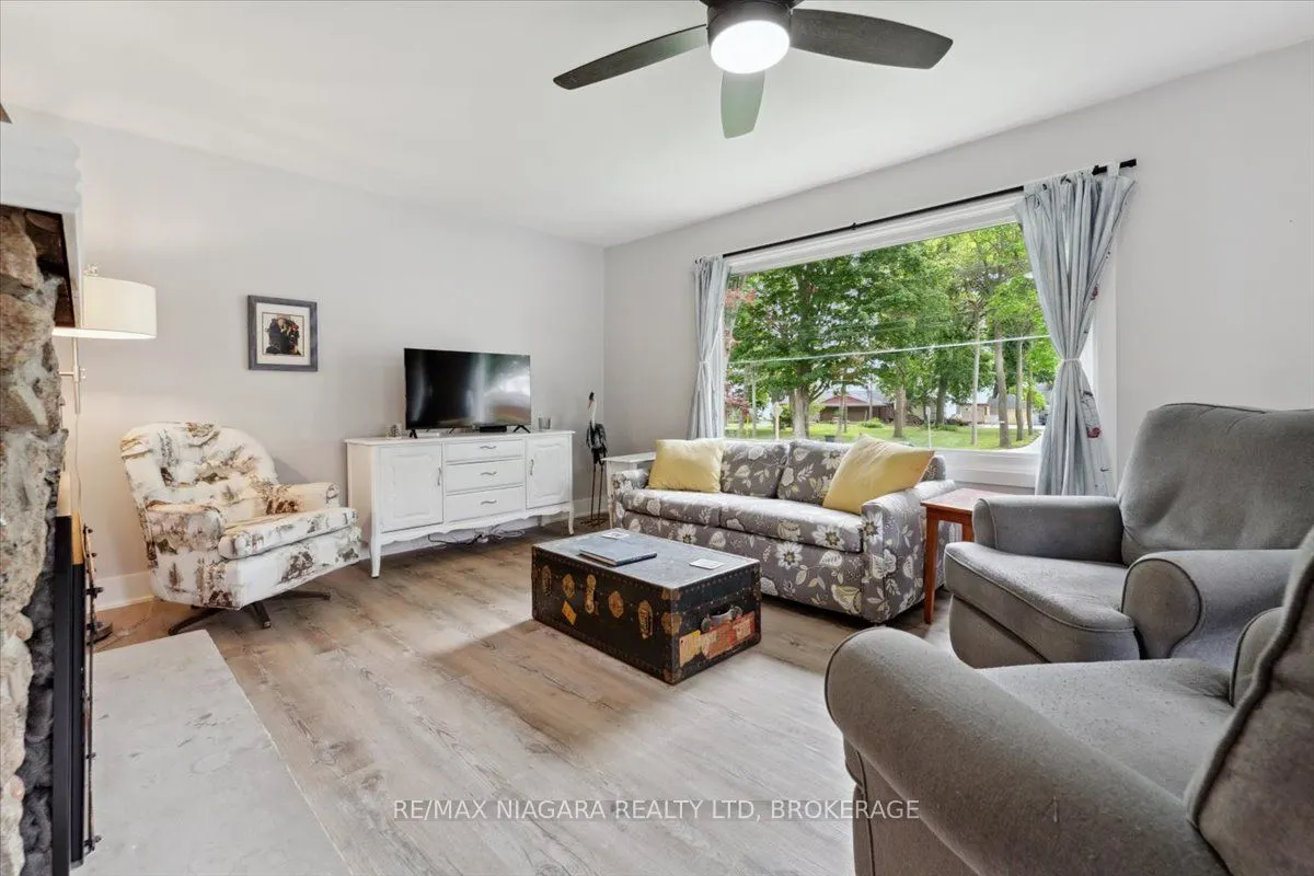 56 Oakridge Crescent