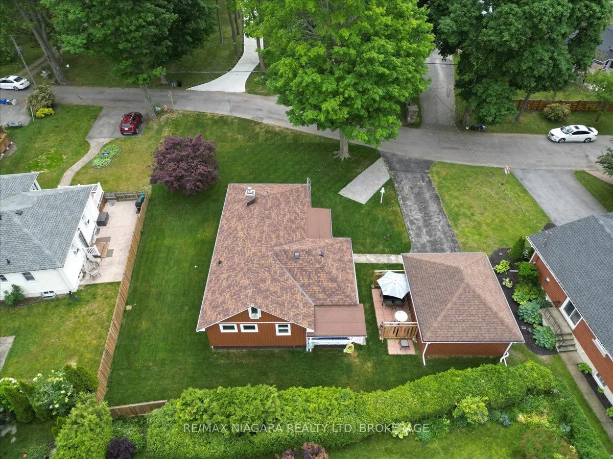 56 Oakridge Crescent