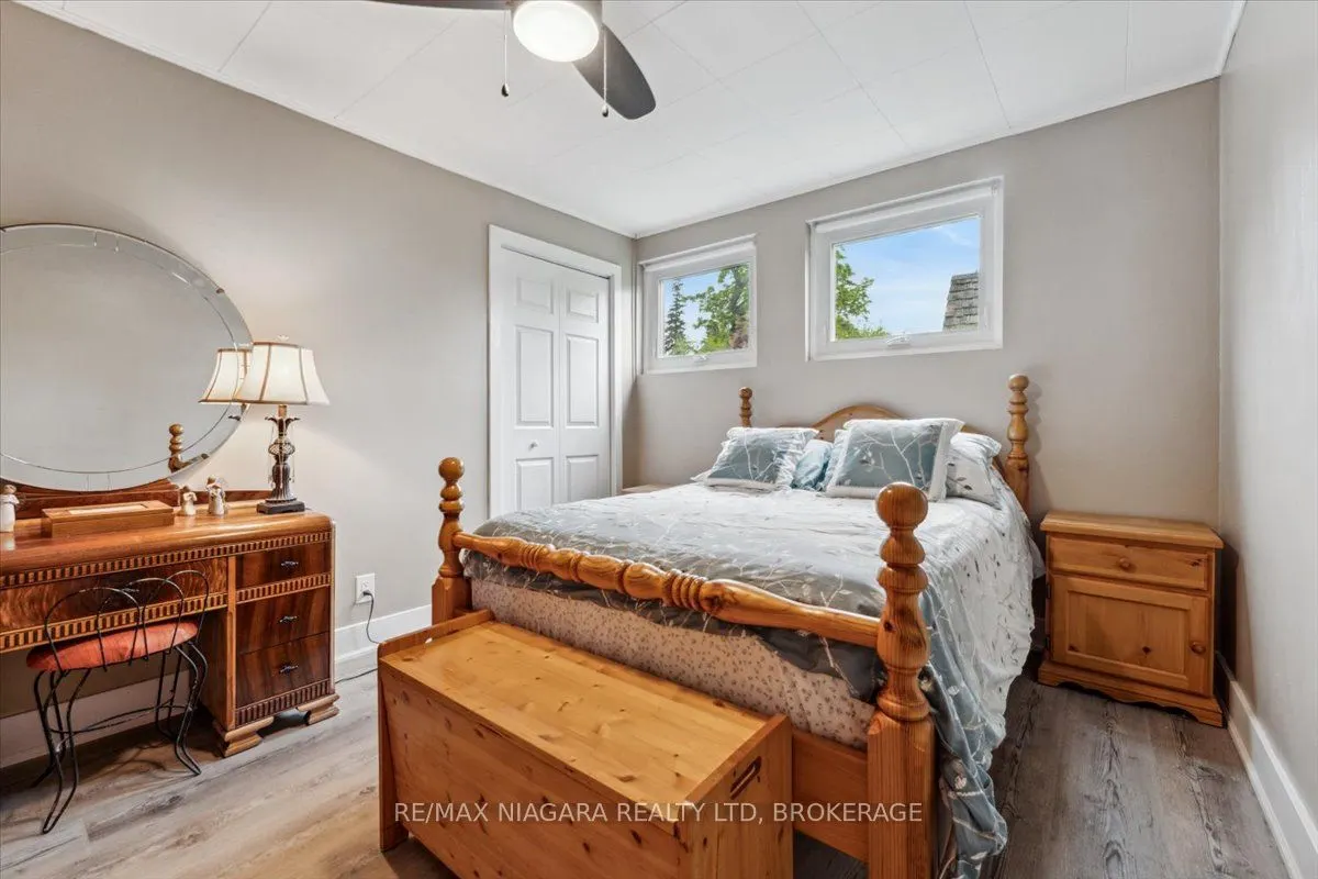 56 Oakridge Crescent
