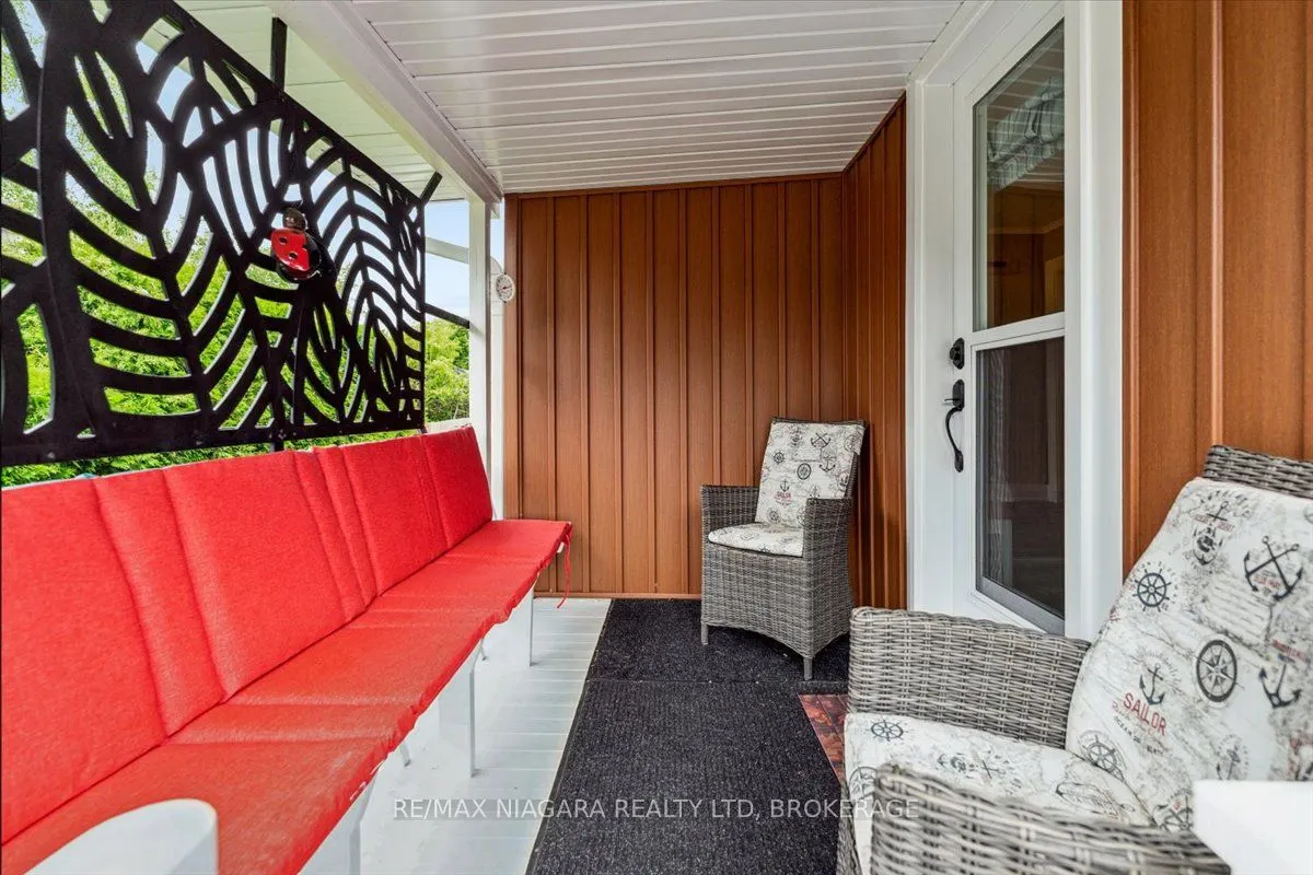 56 Oakridge Crescent