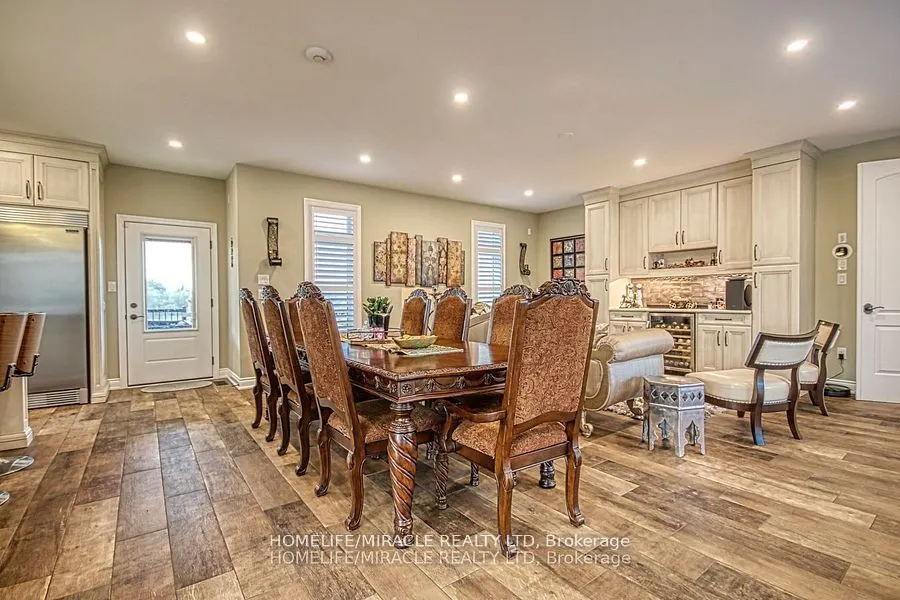 5499 Attema Crescent