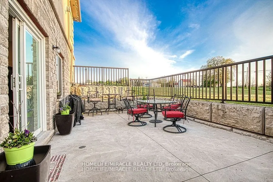 5499 Attema Crescent