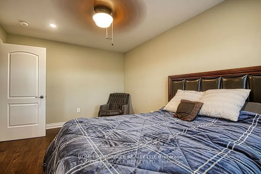 5499 Attema Crescent