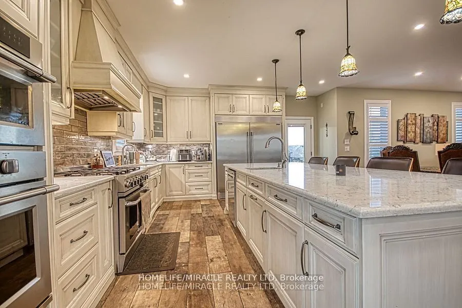 5499 Attema Crescent
