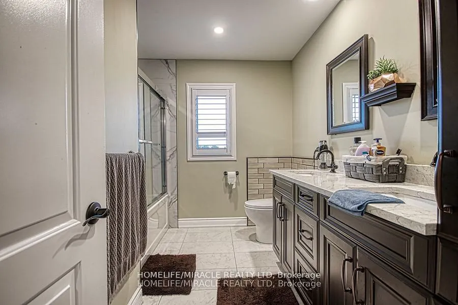 5499 Attema Crescent