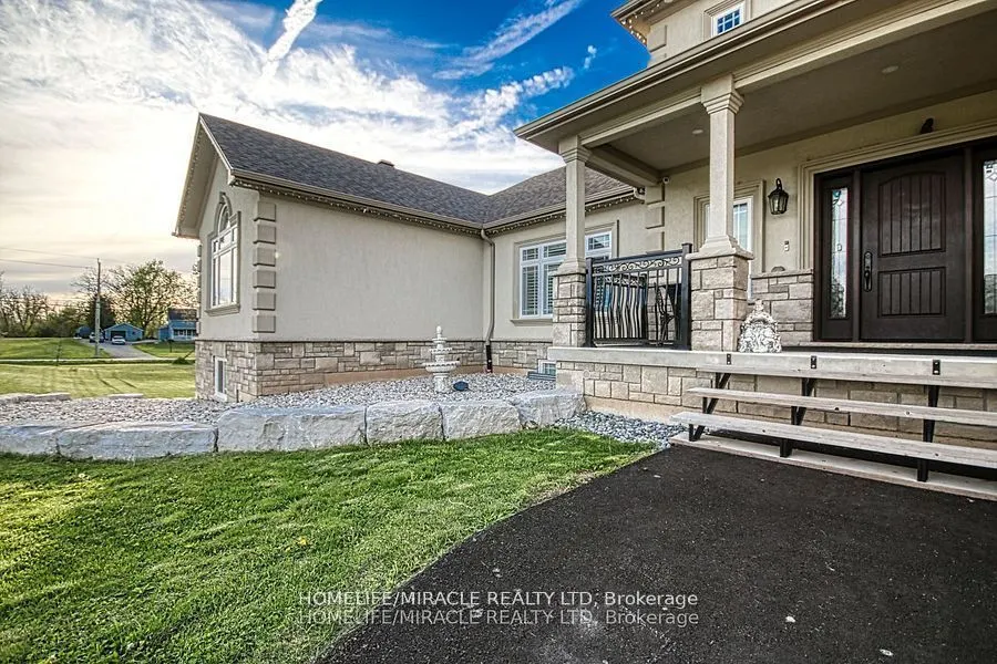 5499 Attema Crescent