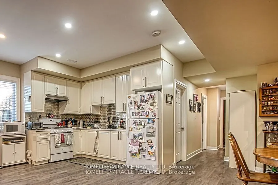 5499 Attema Crescent