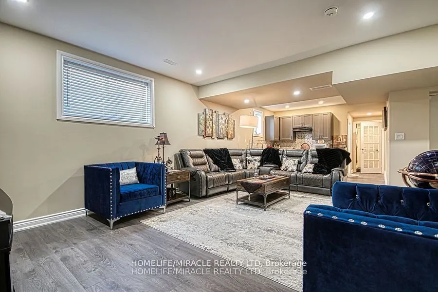 5499 Attema Crescent