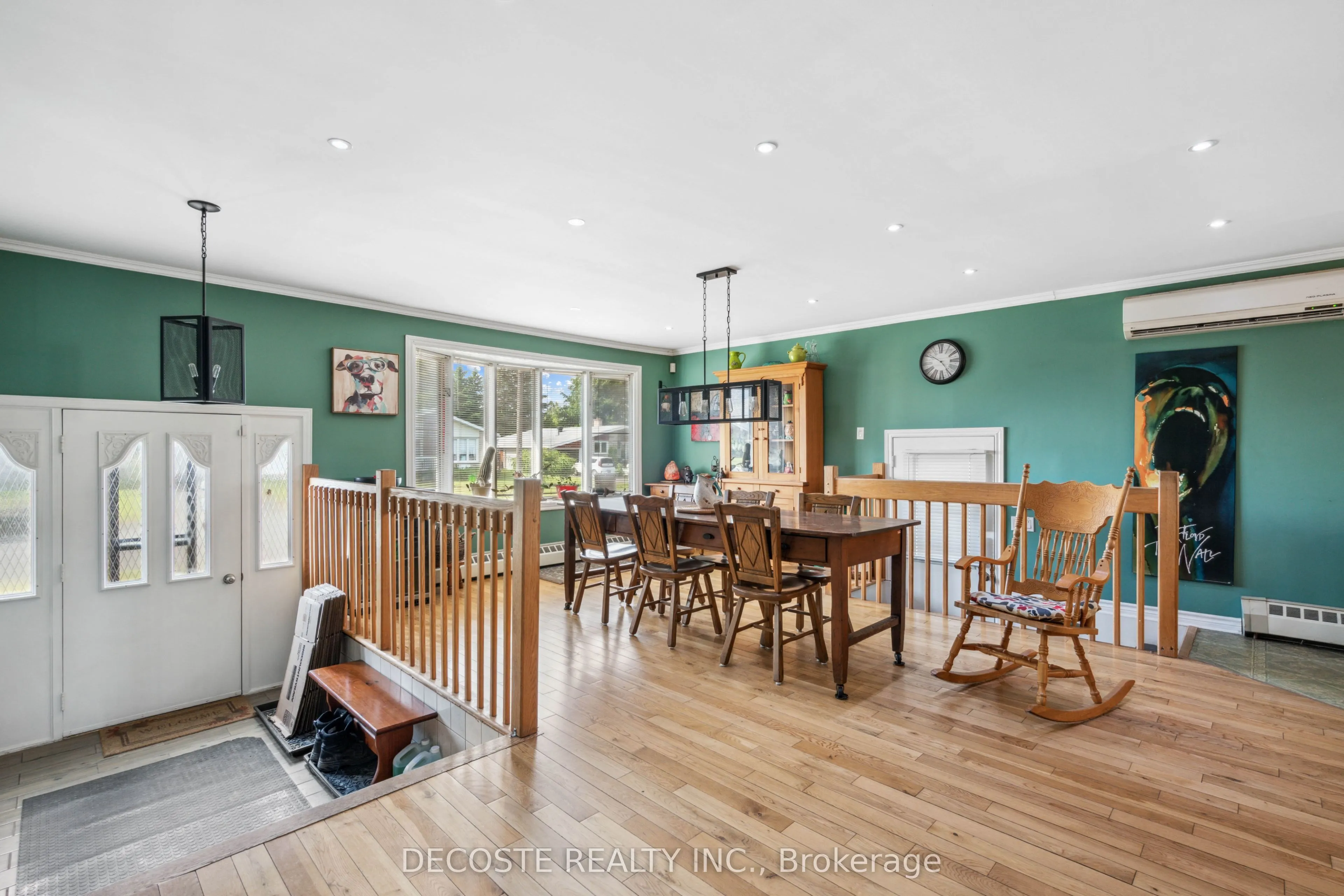 114 St George Street W