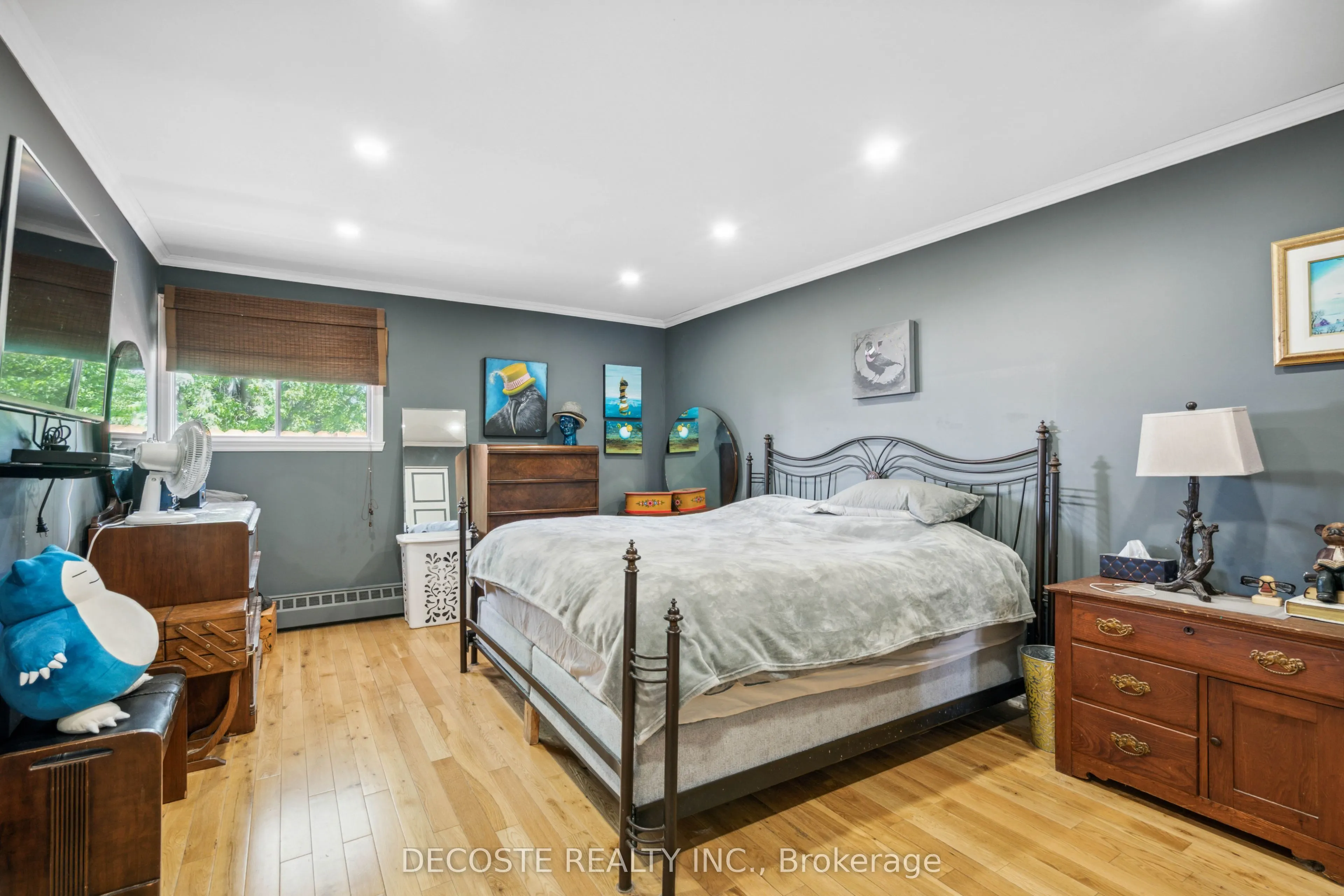 114 St George Street W
