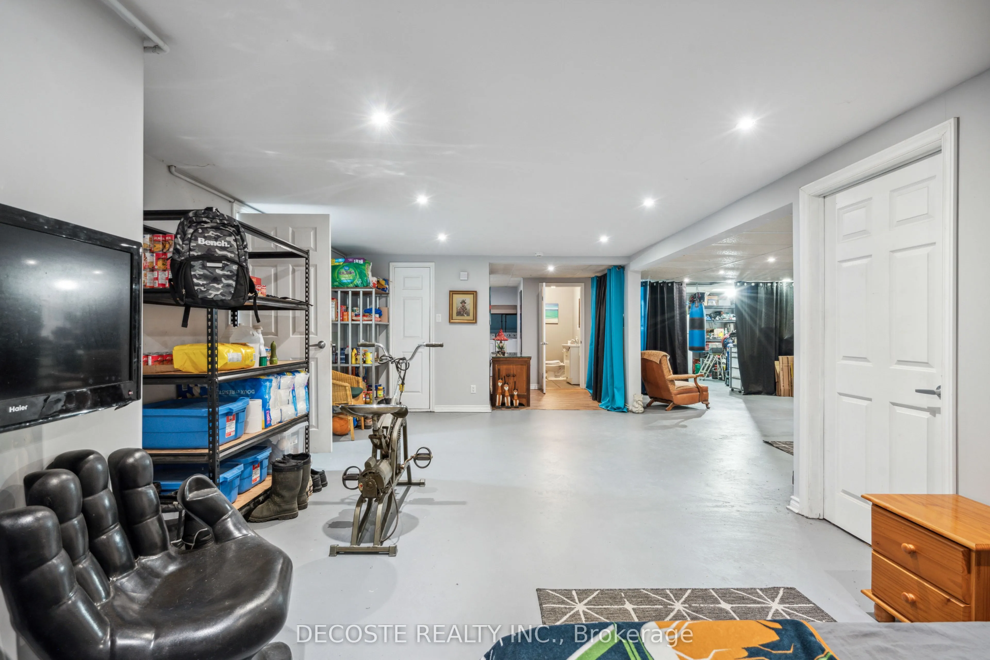114 St George Street W