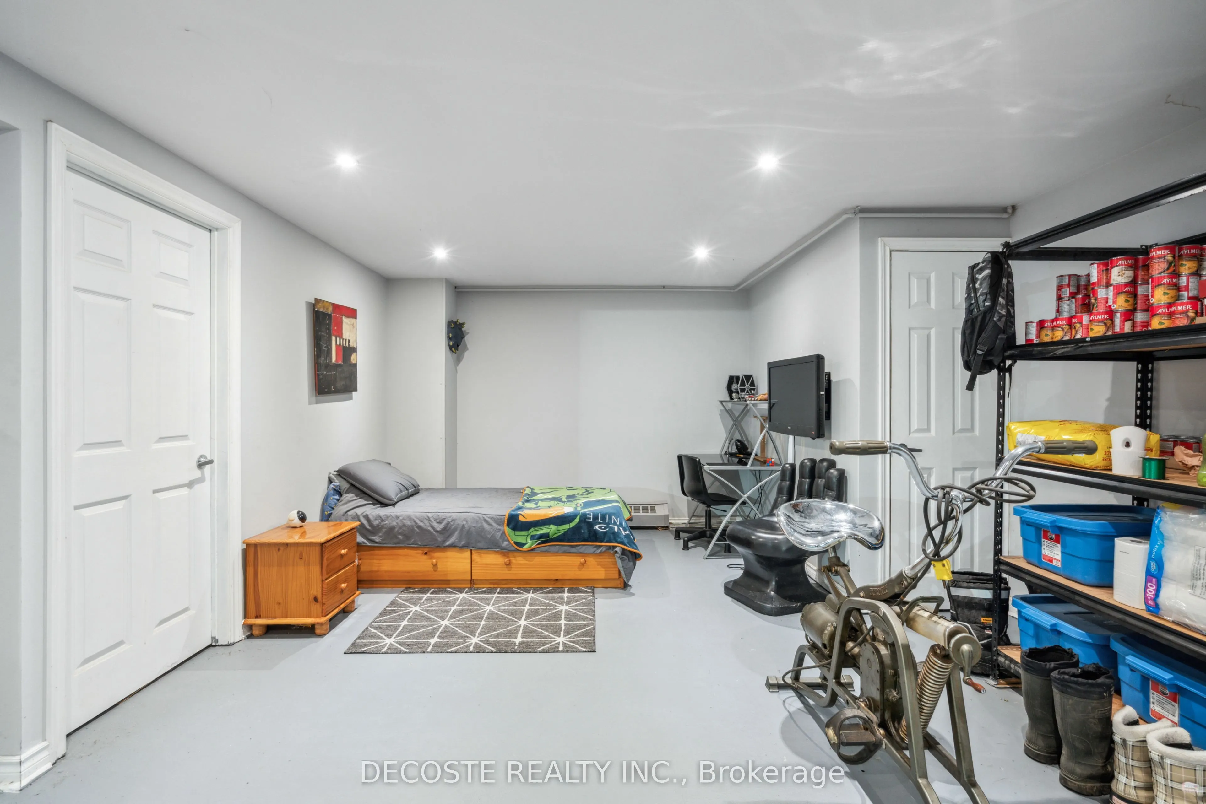 114 St George Street W