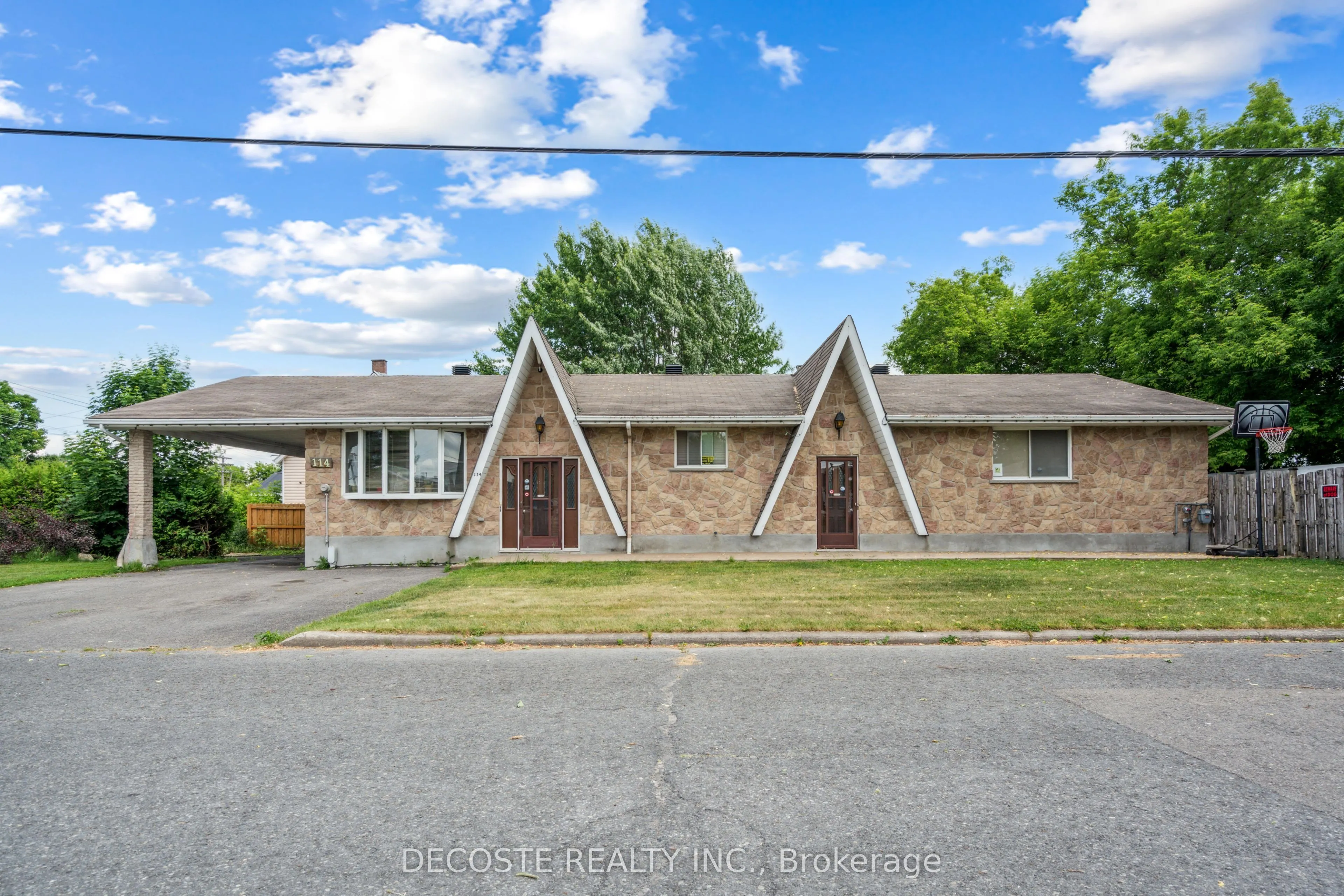 114 St George Street W