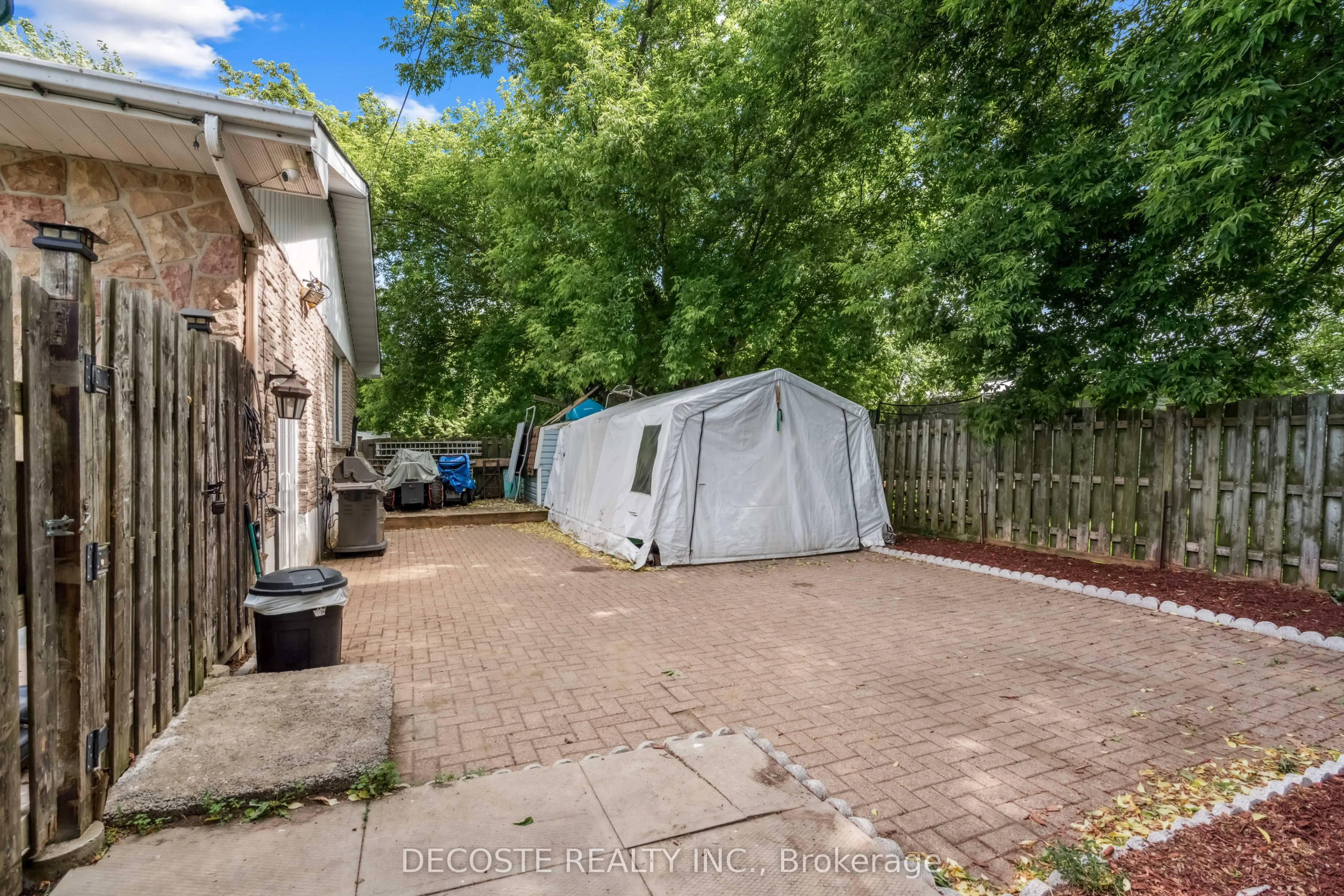 114 St George Street W
