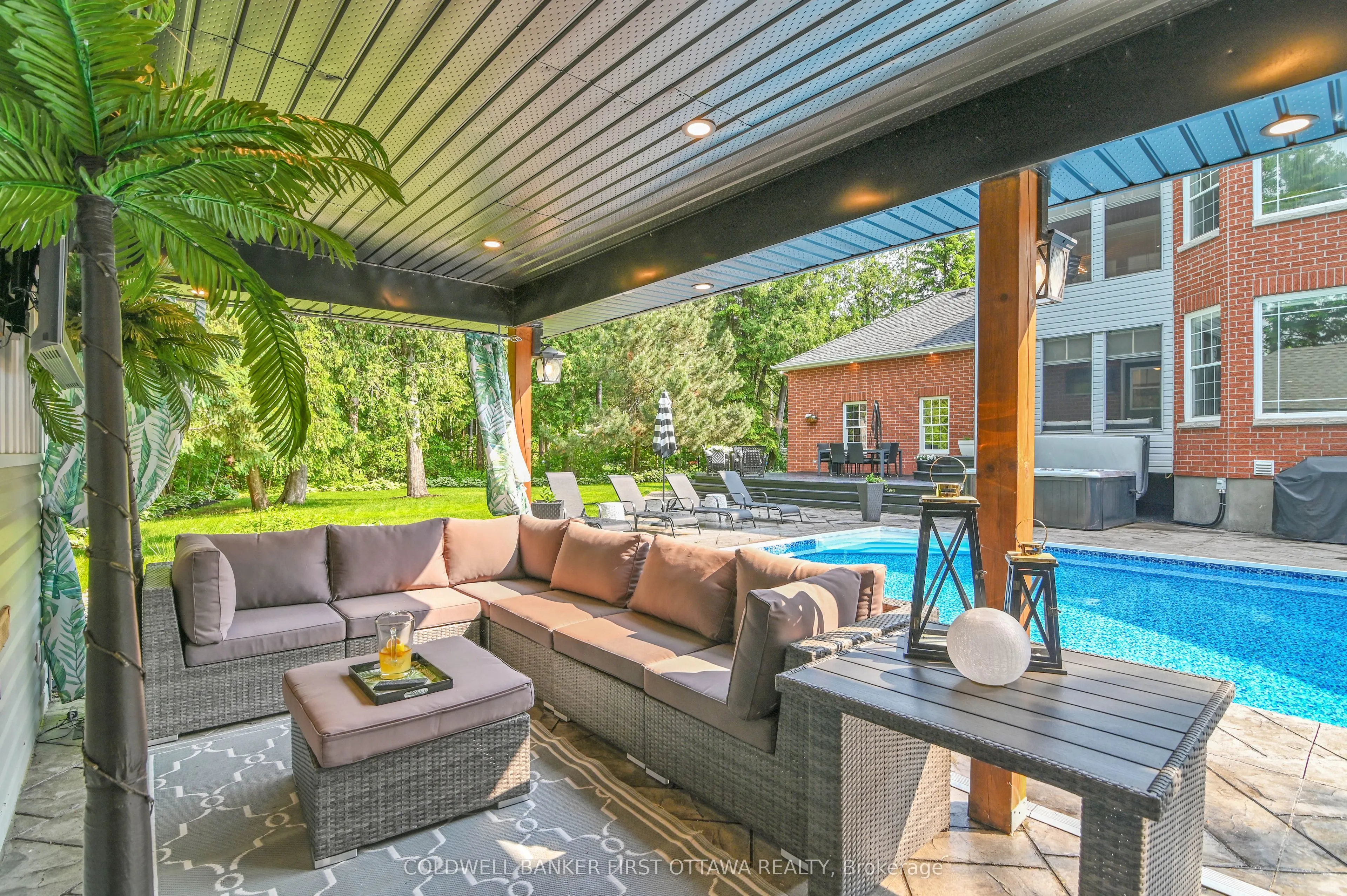 18 CYPRESS Gardens