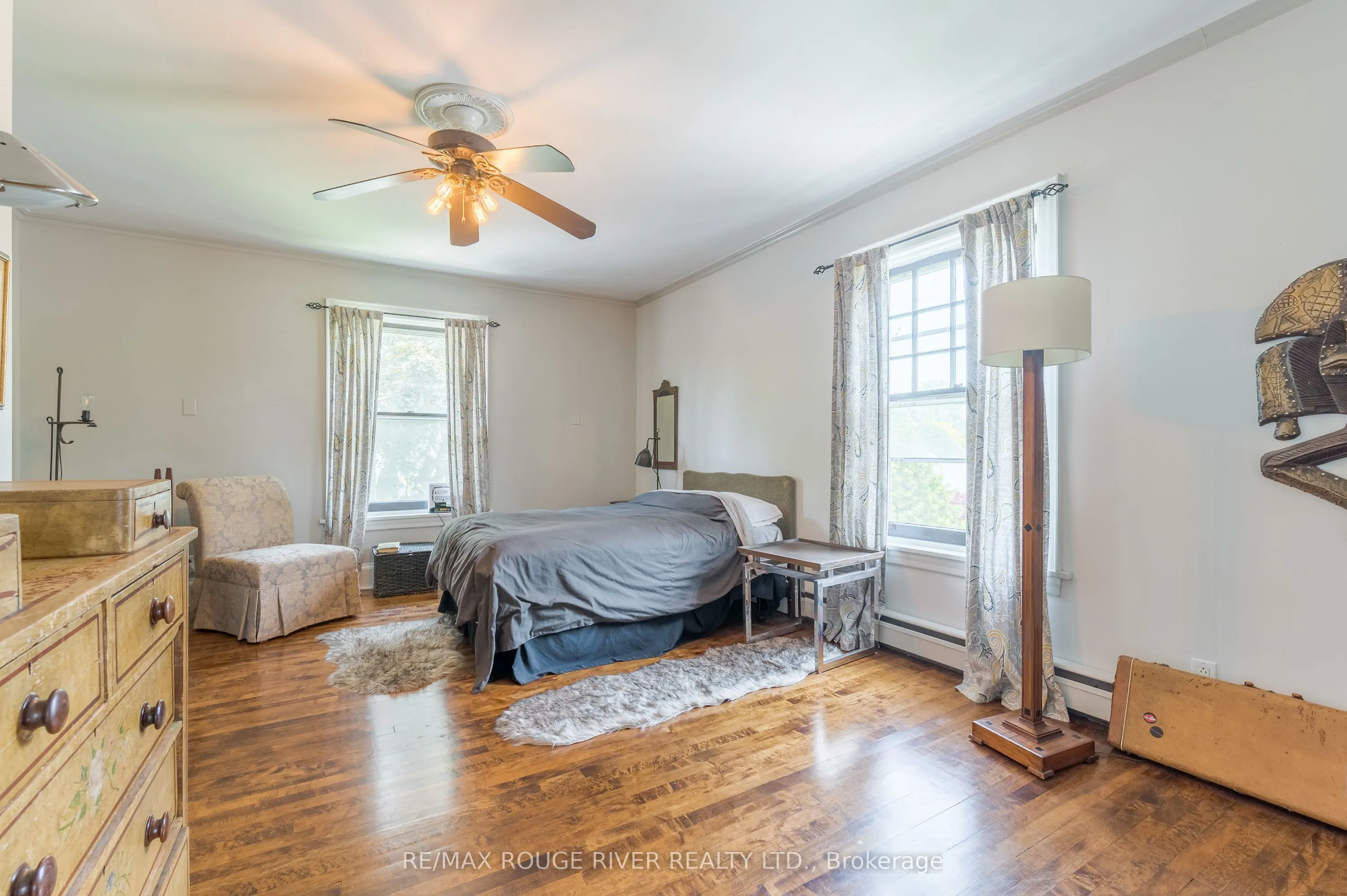 230 King Street W