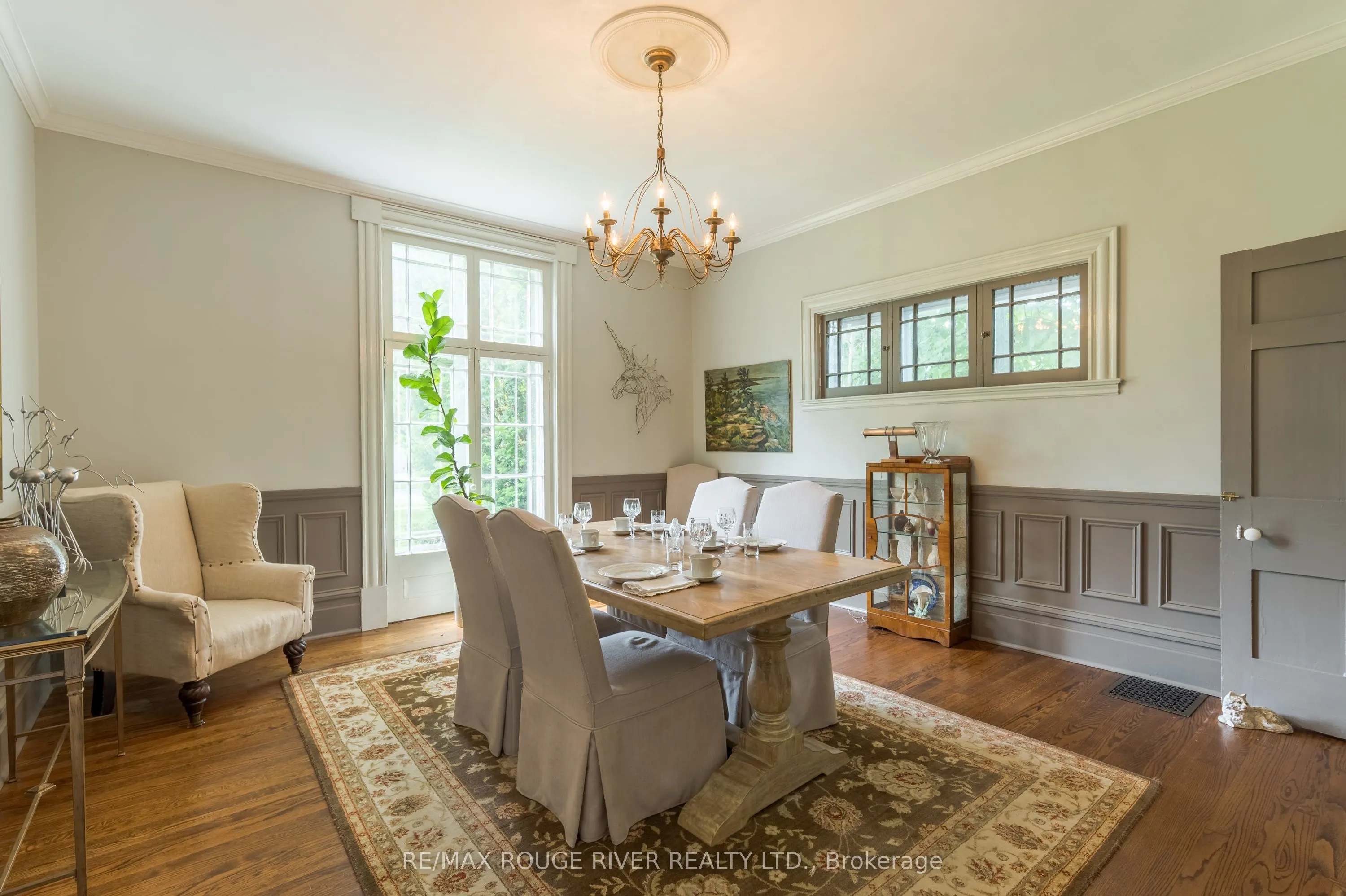 230 King Street W