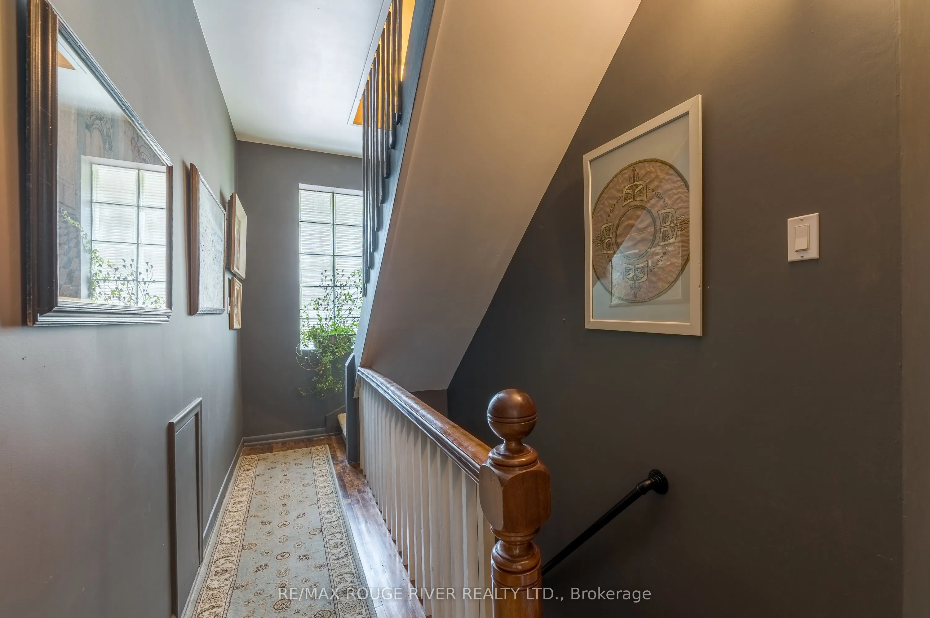 230 King Street W