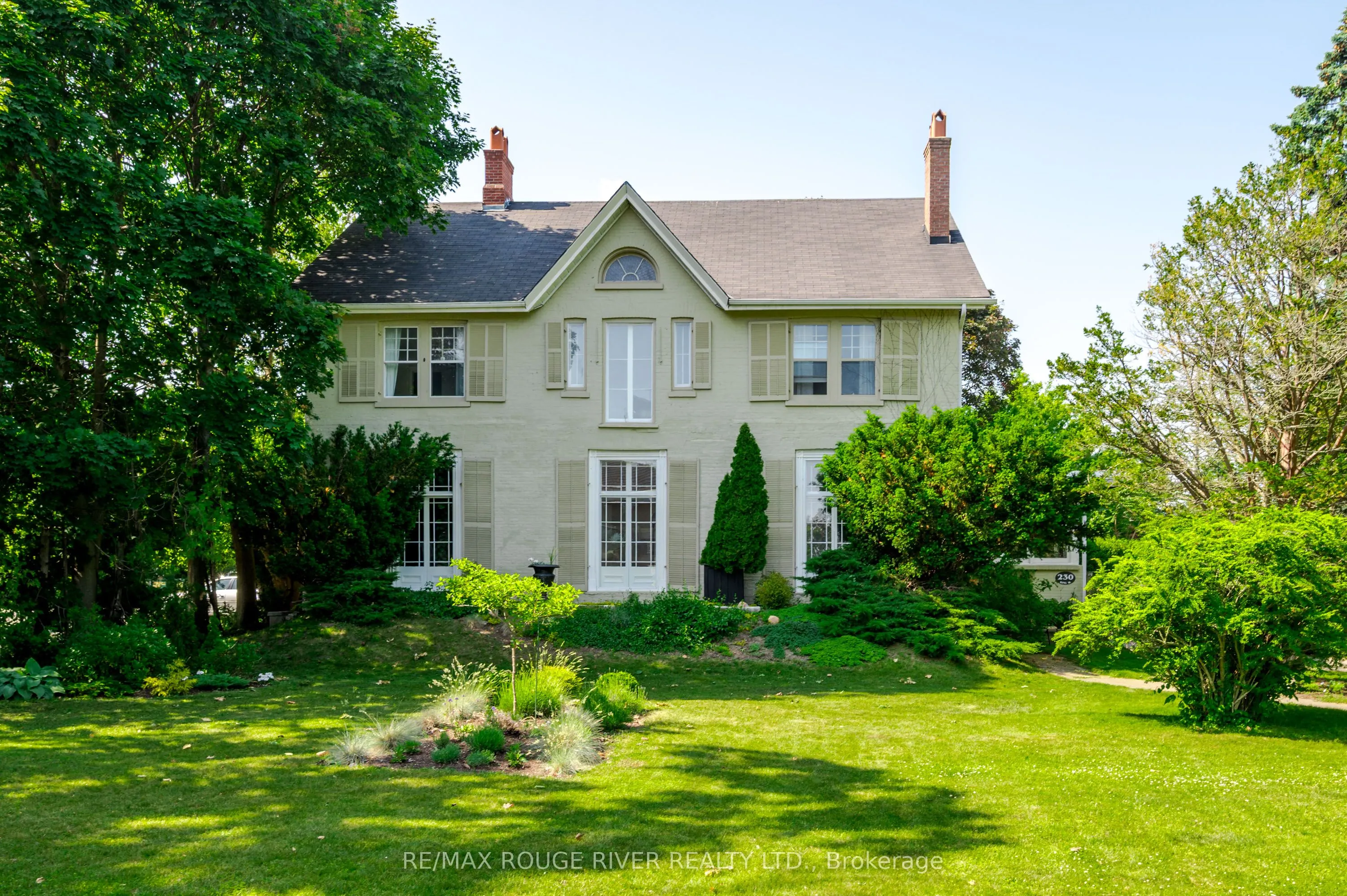 230 King Street W