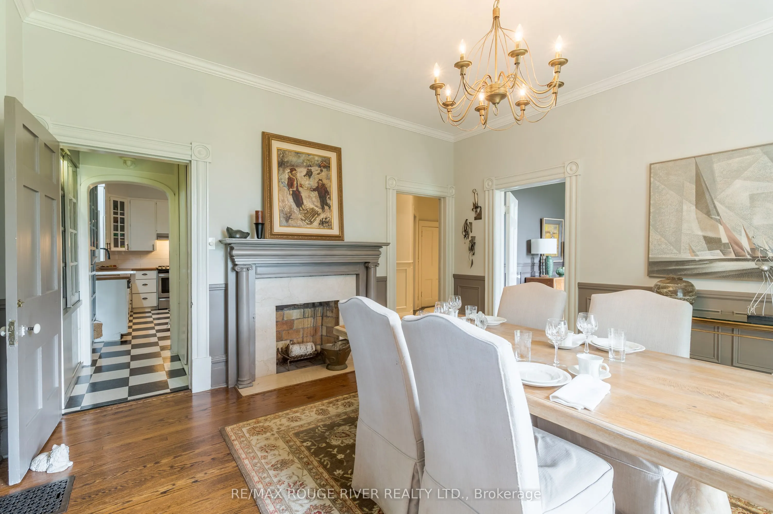 230 King Street W