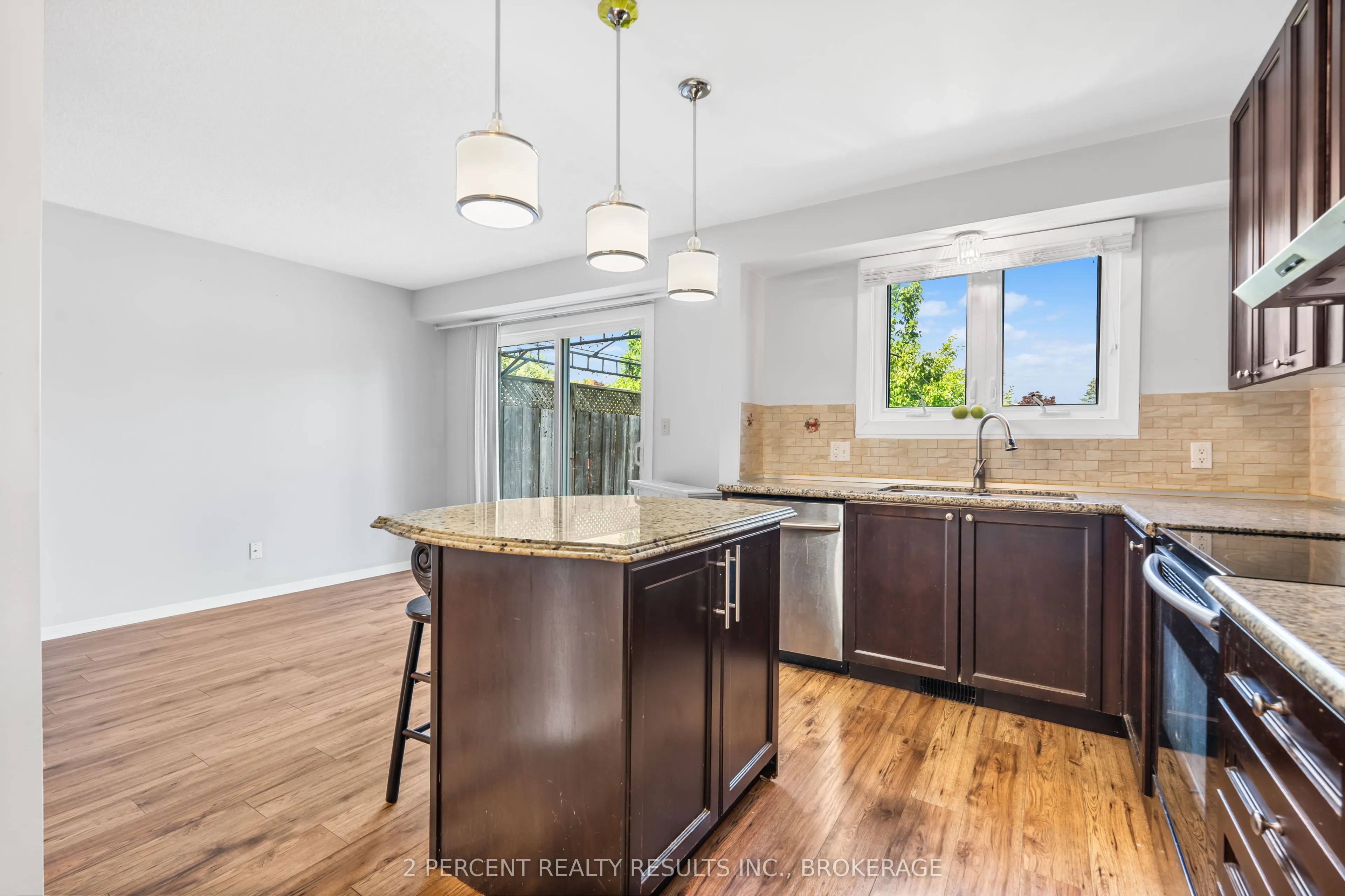800 Littlestone Crescent