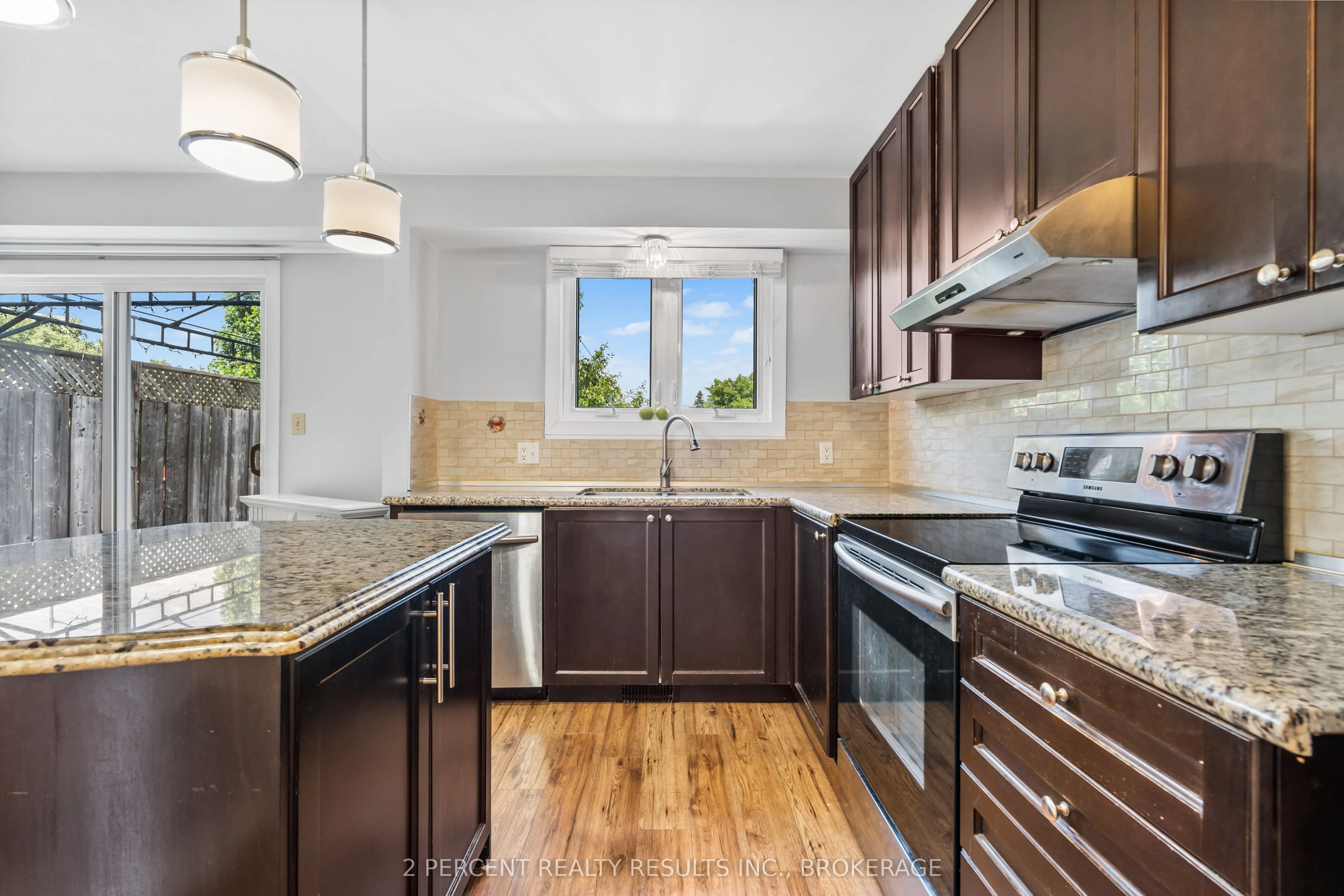 800 Littlestone Crescent