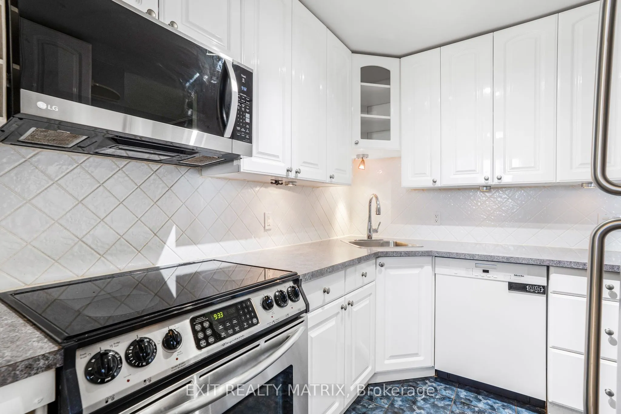 2000 Jasmine Crescent, #1005