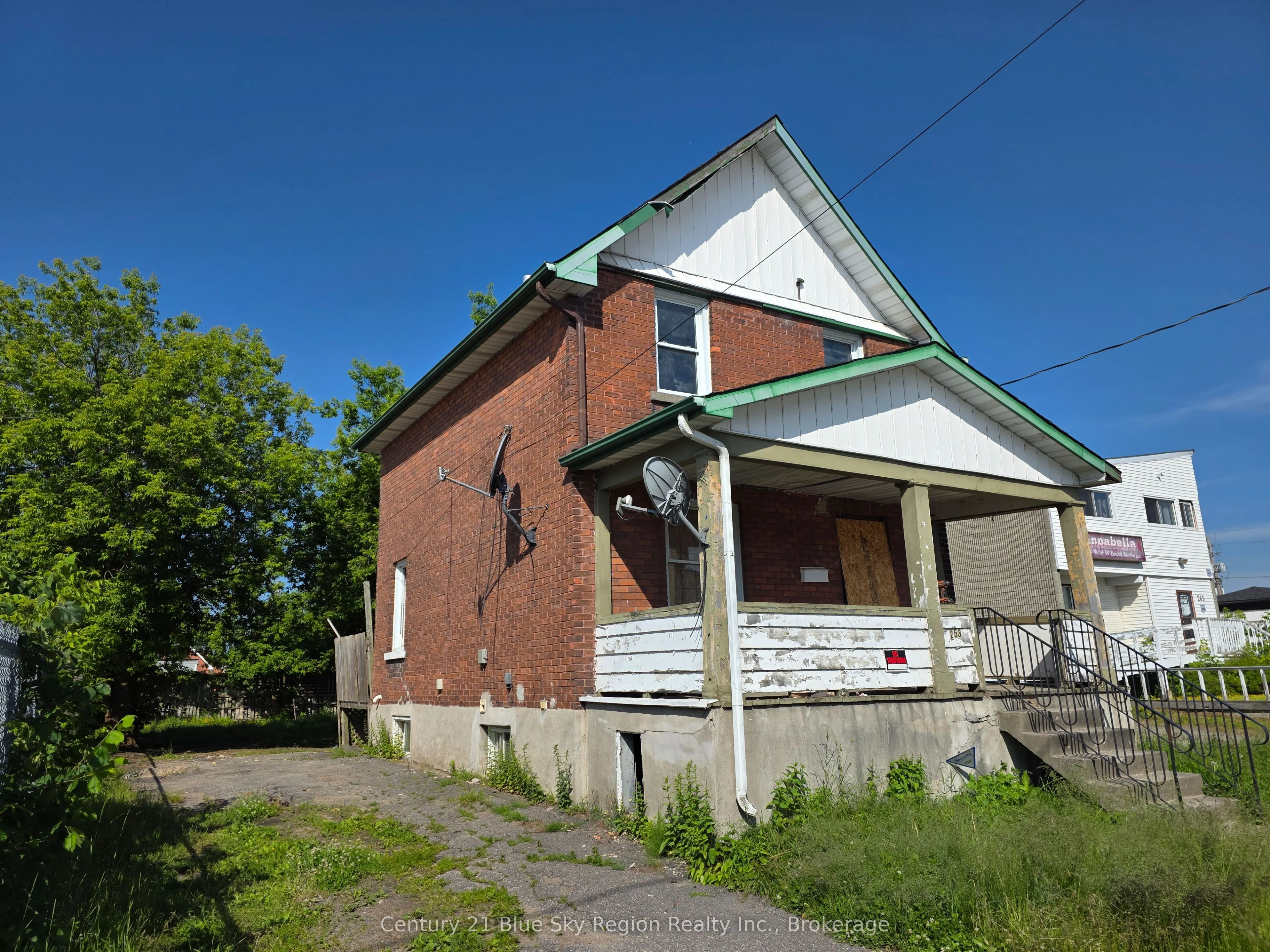 253 Second Avenue W
