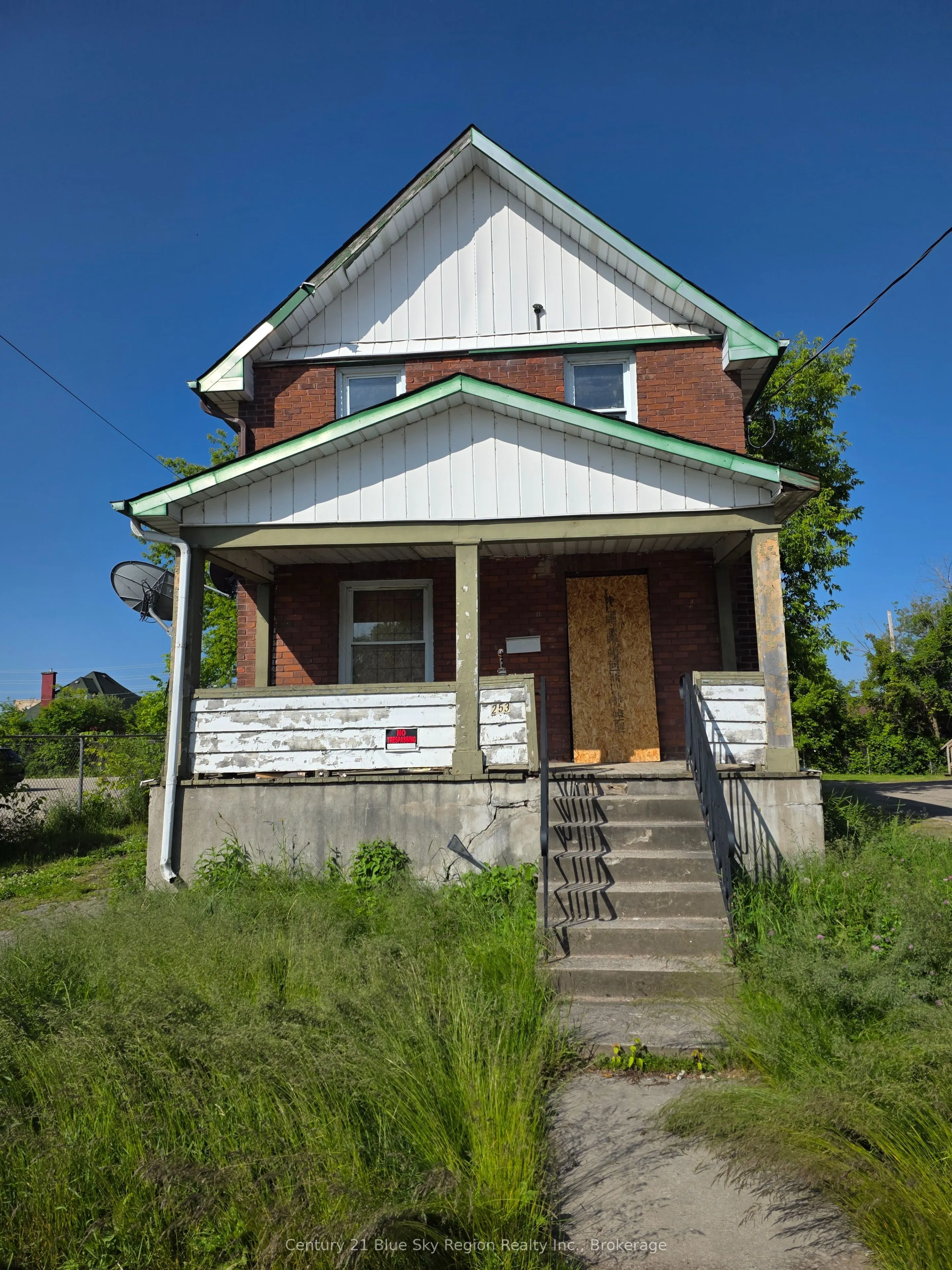 253 Second Avenue W